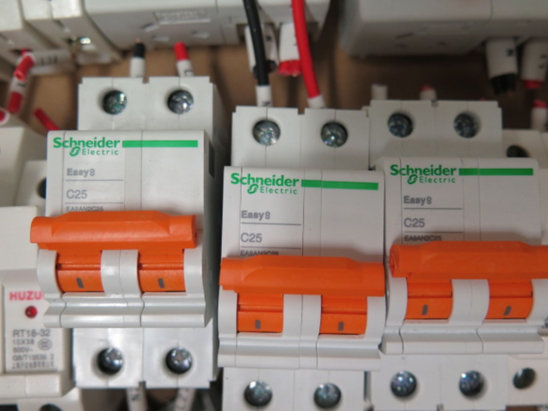 Schneider Easy8 C25 EA9AN2C25 Circuit Breakers (12) and Huzuo RT18-32 10X38 500V G3/T13539.2 Fuse Bl - Image 6 of 7