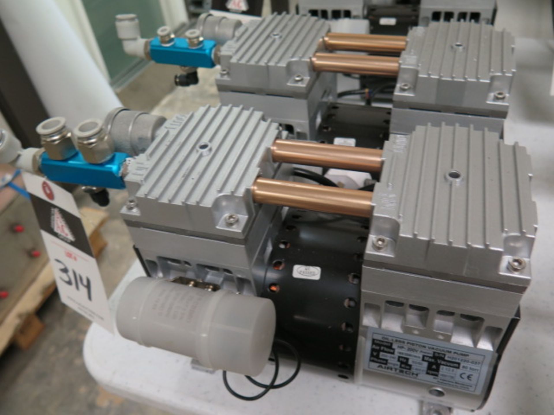 Airtech HP-200V 80 torr Vacuum Pumps (2) 200-240V (SOLD AS-IS - NO WARRANTY) - Bild 2 aus 7
