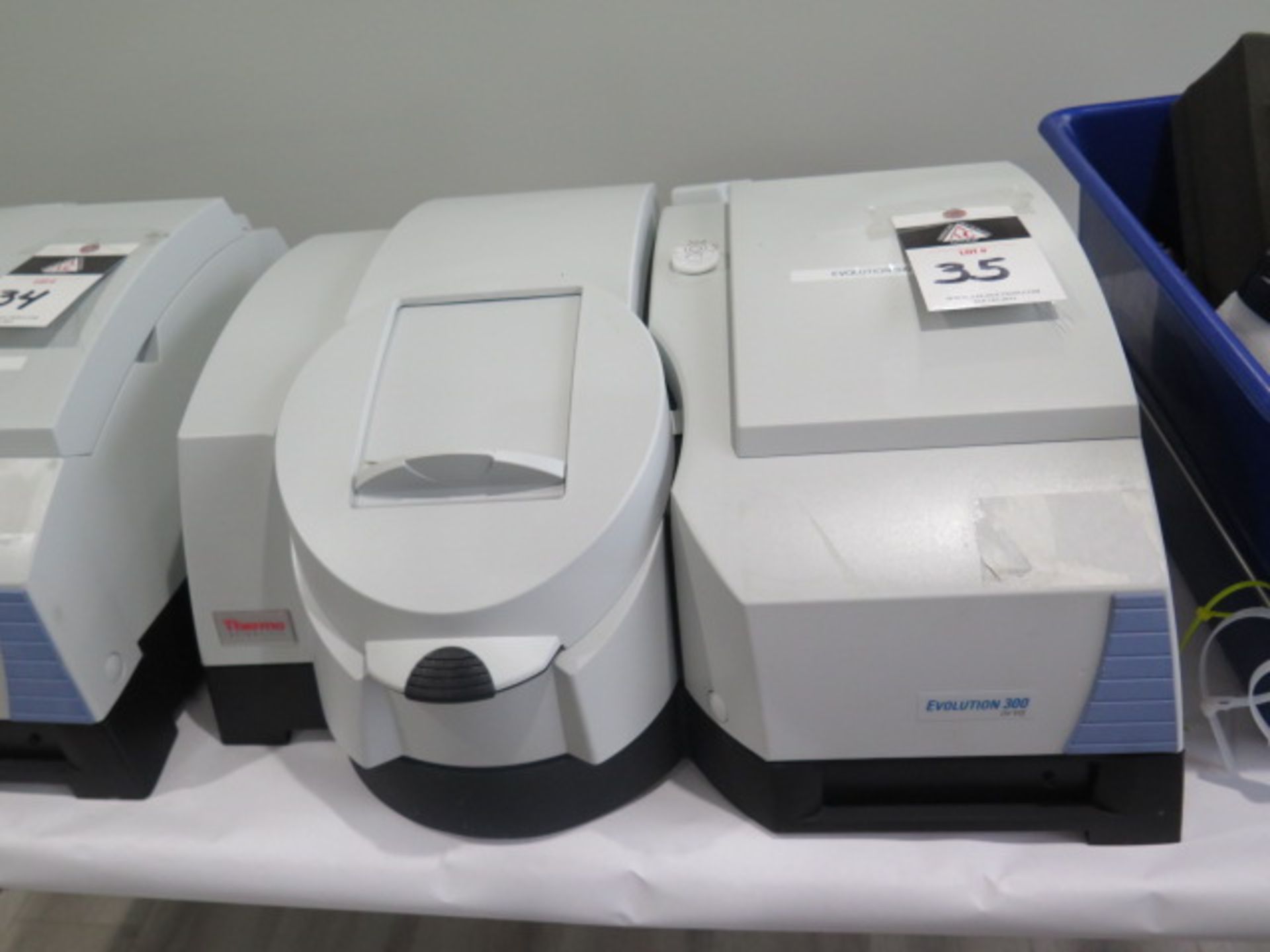 Thermo Scientific Evolution 300 UV-VIS Spectrophotometer s/n EVOU308001 (SOLD AS-IS - NO WARRANTY)