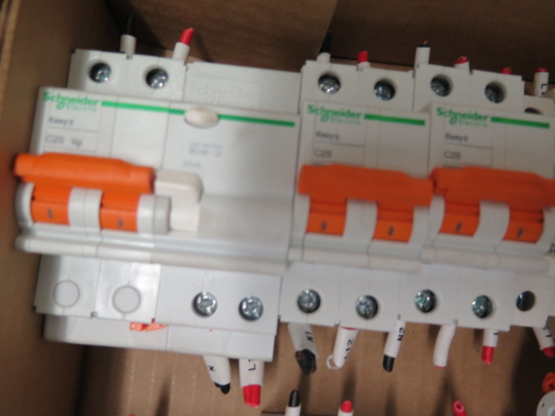 Schneider Easy8 C25 EA9AN2C25 Circuit Breakers (12) and Huzuo RT18-32 10X38 500V G3/T13539.2 Fuse Bl - Image 3 of 6