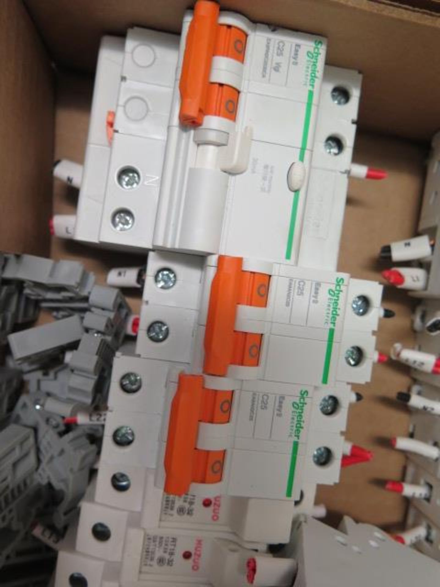 Schneider Easy8 C25 EA9AN2C25 Circuit Breakers (12) and Huzuo RT18-32 10X38 500V G3/T13539.2 Fuse Bl - Image 4 of 6