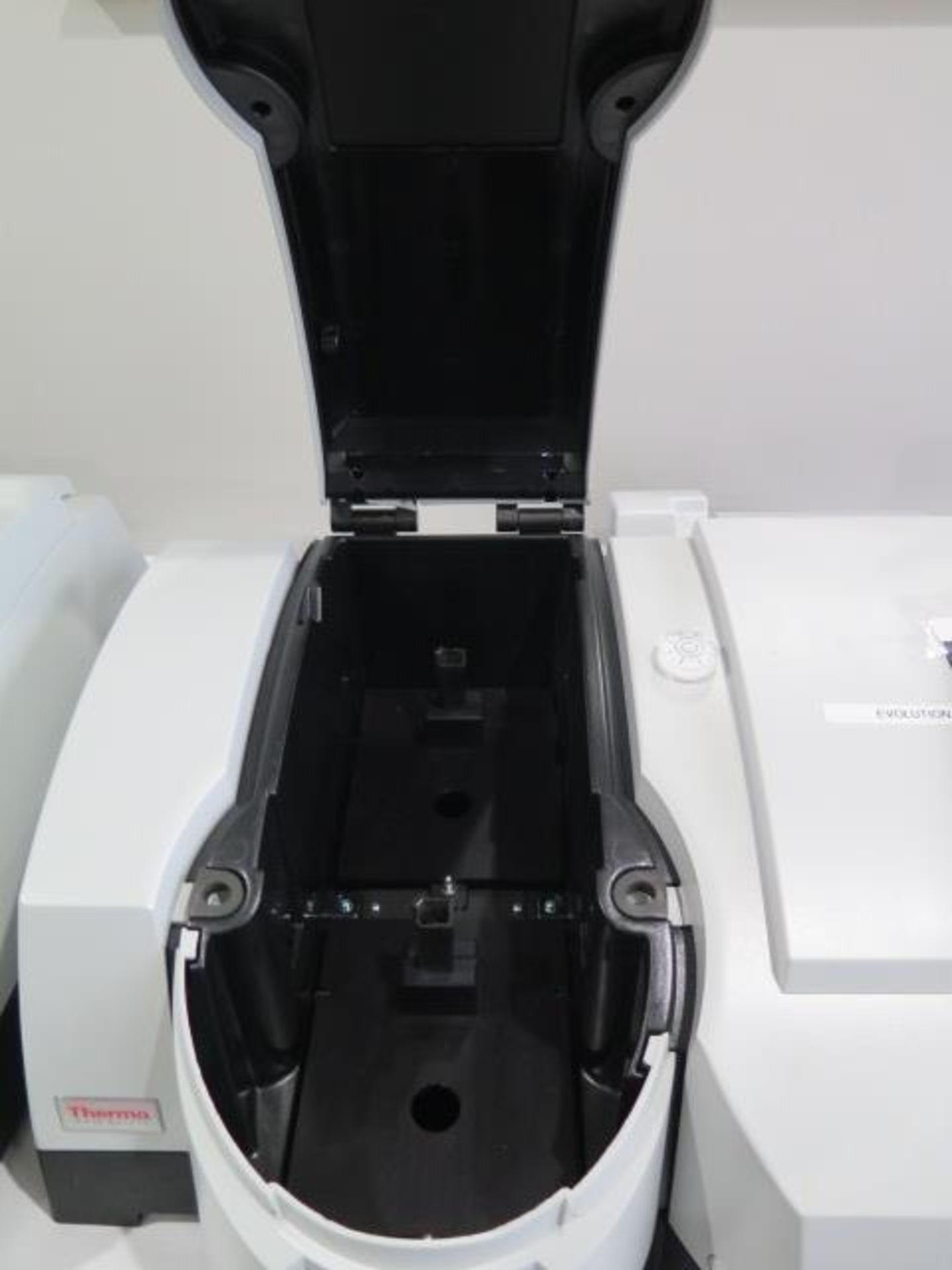 Thermo Scientific Evolution 300 UV-VIS Spectrophotometer s/n EVOU308001 (SOLD AS-IS - NO WARRANTY) - Image 4 of 8