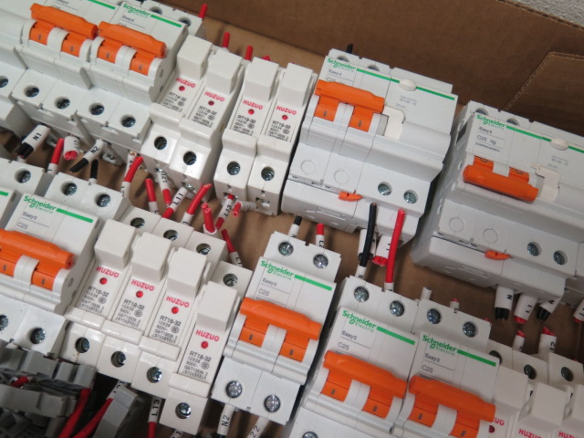 Schneider Easy8 C25 EA9AN2C25 Circuit Breakers (12) and Huzuo RT18-32 10X38 500V G3/T13539.2 Fuse Bl - Image 4 of 7
