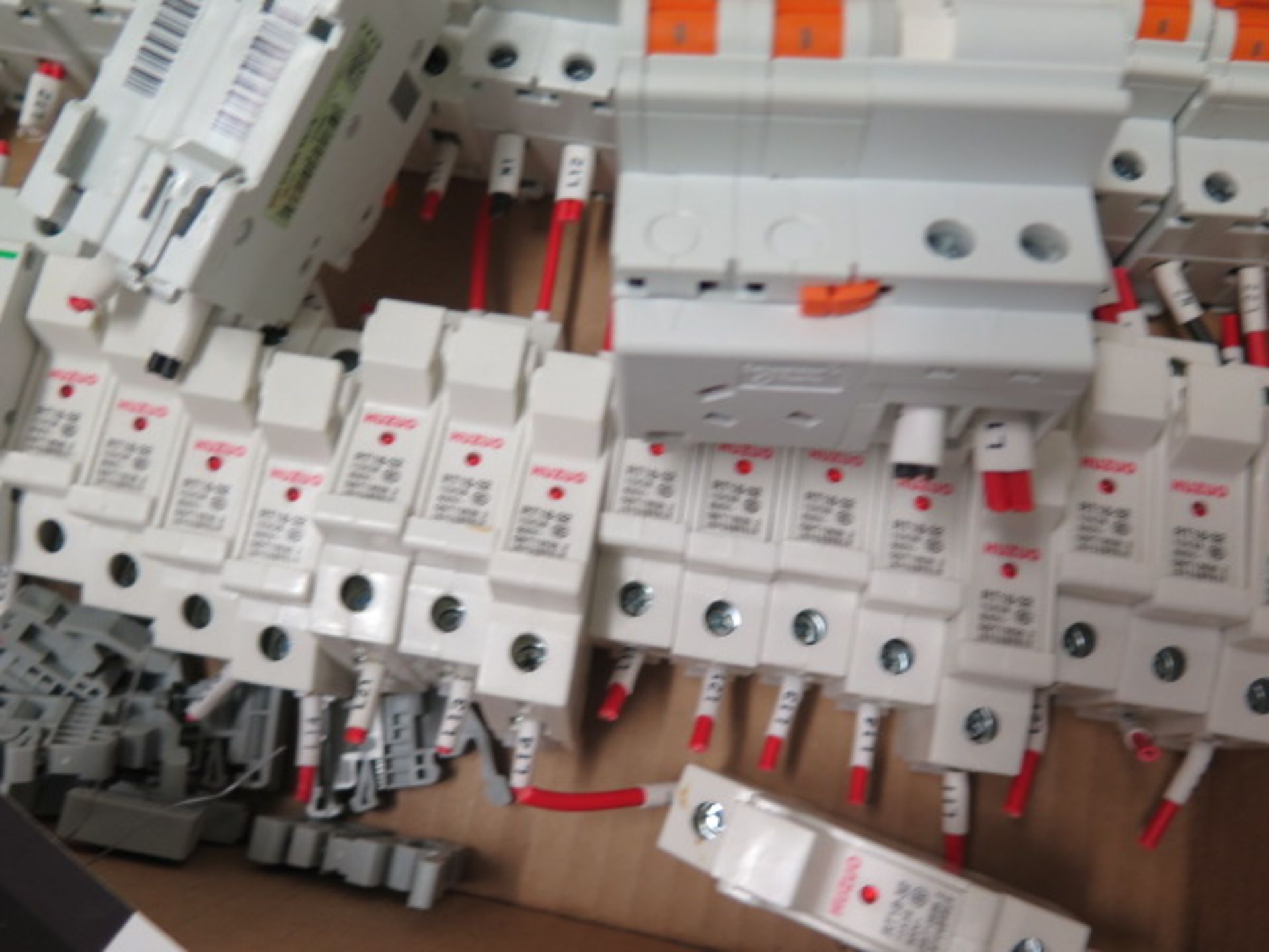 Schneider Easy8 C25 EA9AN2C25 Circuit Breakers (12) and Huzuo RT18-32 10X38 500V G3/T13539.2 Fuse Bl - Image 5 of 6