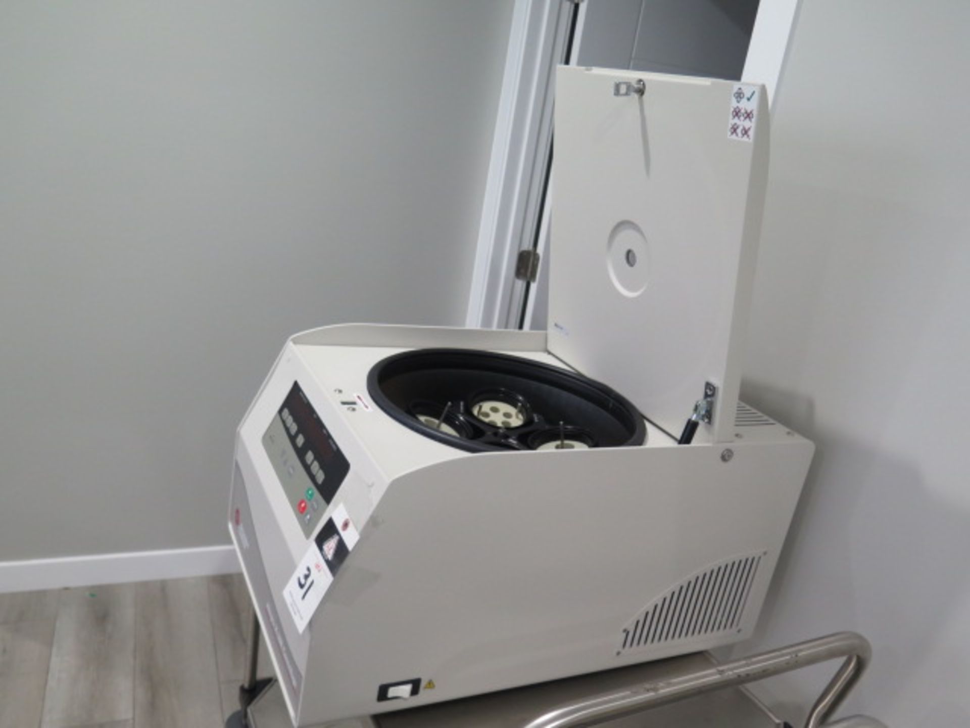 Beckman Coulter Allegra X-30R Centrifuge s/n ALZ19A083 (SOLD AS-IS - NO WARRANTY) - Image 3 of 11