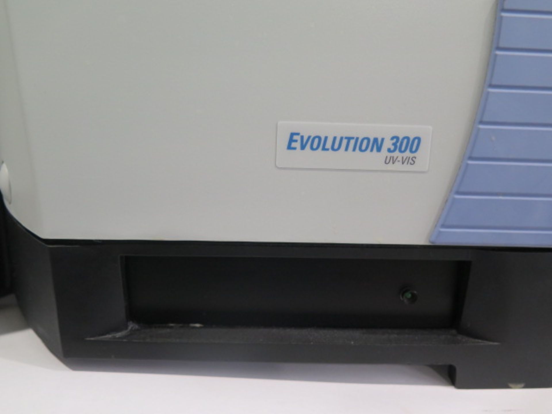 Thermo Scientific Evolution 300 UV-VIS Spectrophotometer s/n EVOW176001 (SOLD AS-IS - NO WARRANTY) - Image 8 of 10
