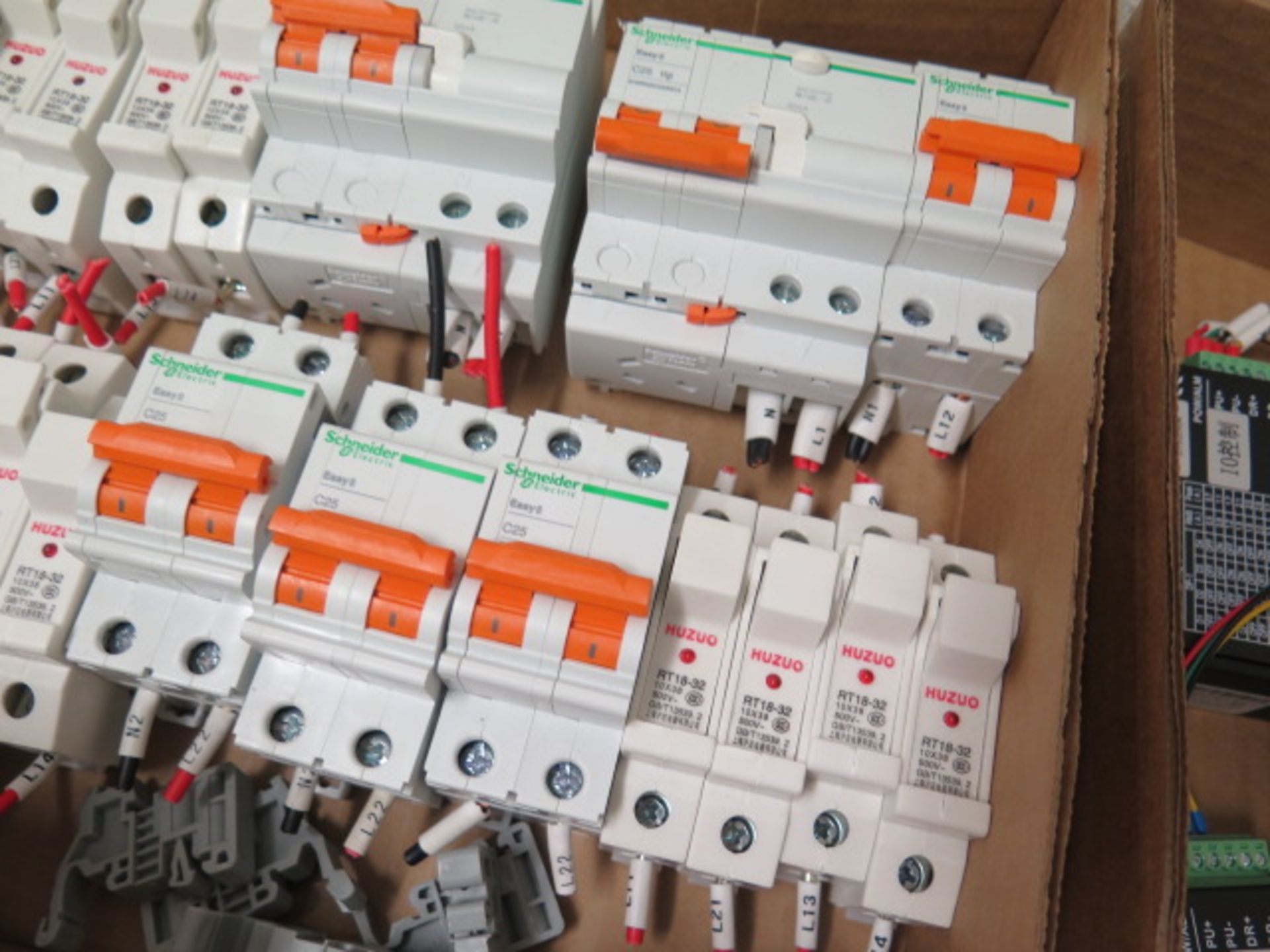 Schneider Easy8 C25 EA9AN2C25 Circuit Breakers (12) and Huzuo RT18-32 10X38 500V G3/T13539.2 Fuse Bl - Image 5 of 7
