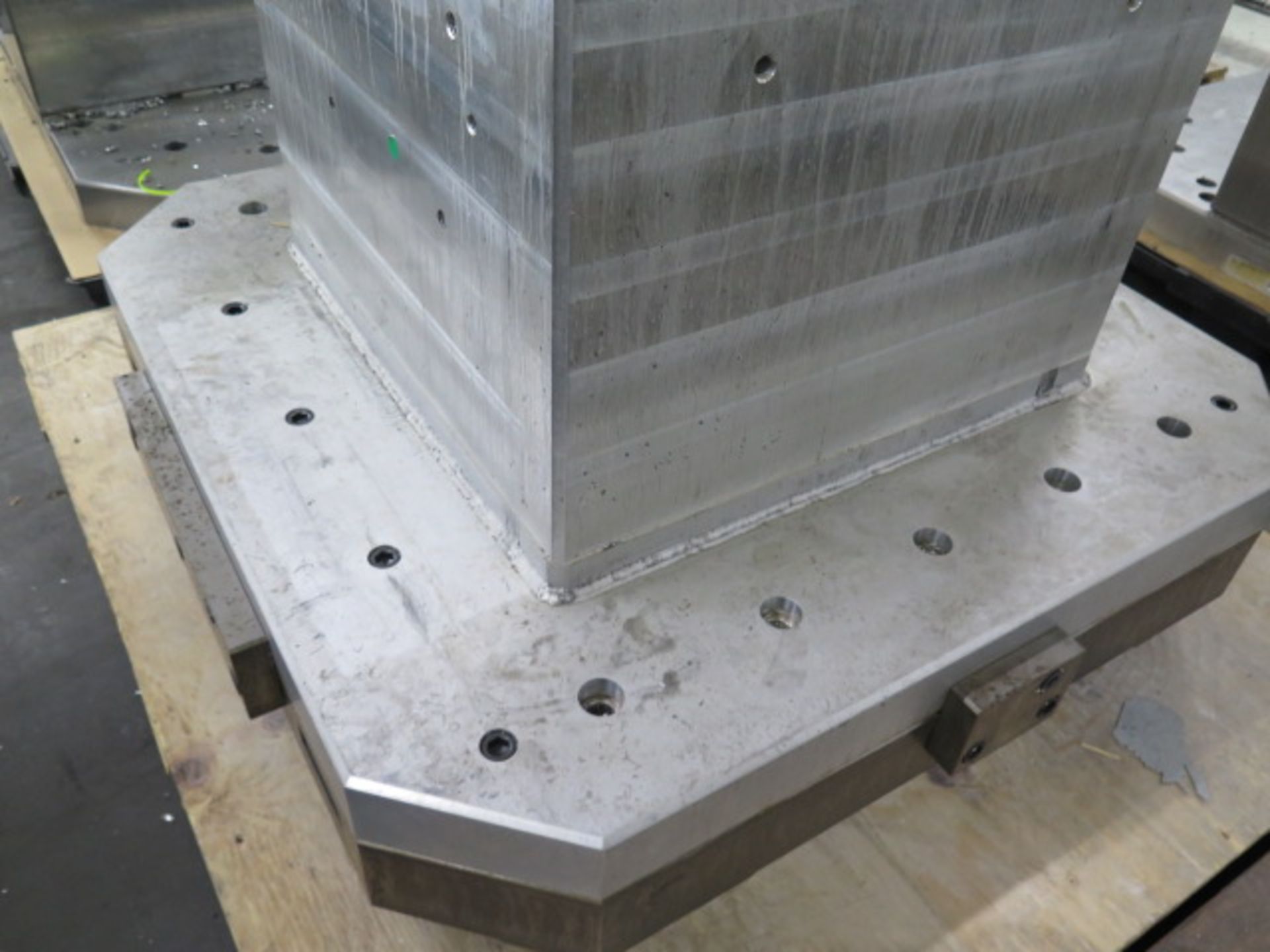 24" x 24" x 40" Aluminum Tombstone w/ 39.8" x 39.8" Base and Machine Pallet (SOLD AS-IS - NO - Image 5 of 6