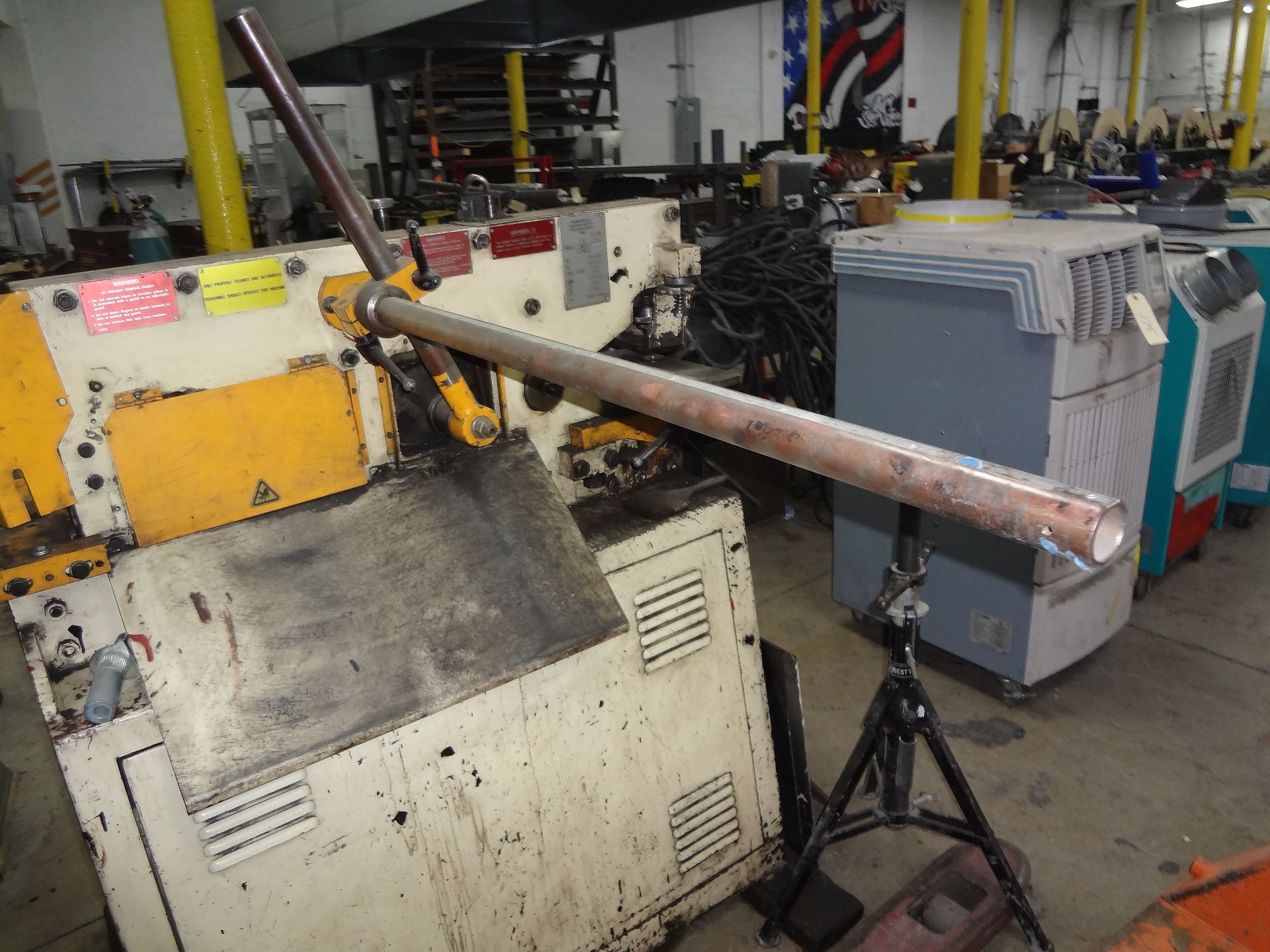 50 TON GEKA MINICROP HYDRAULIC IRONWORKER, 3-3/16" X 3-3/16" X 5/16" ANGLE, 12" X 3/8" SHEAR, 1-3/16 - Image 5 of 9