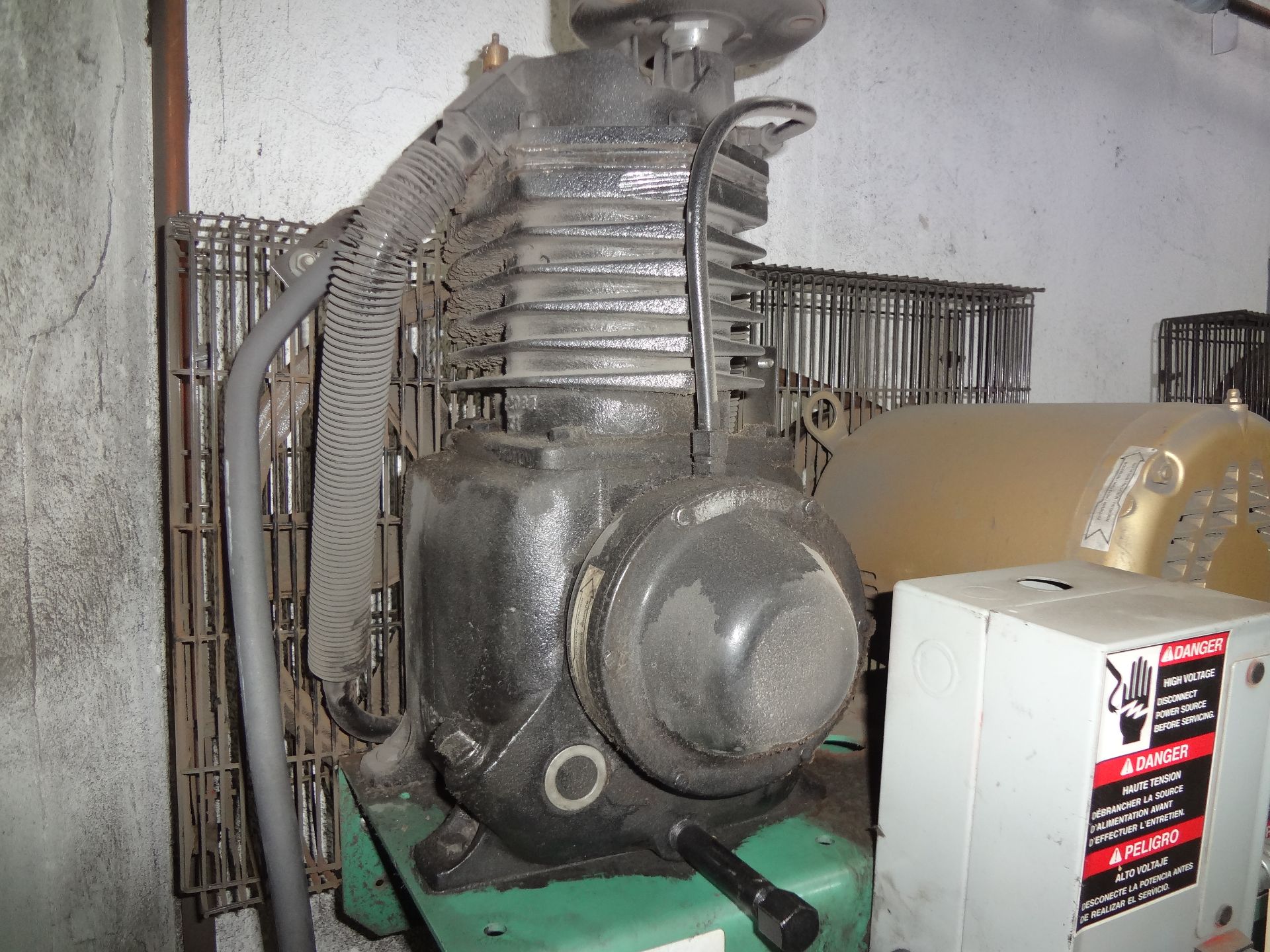 7.5HP SPEEDAIRE MDL. 1WD61 VERTICAL TANK MOUNTED AIR COMPRESSOR - Image 5 of 5