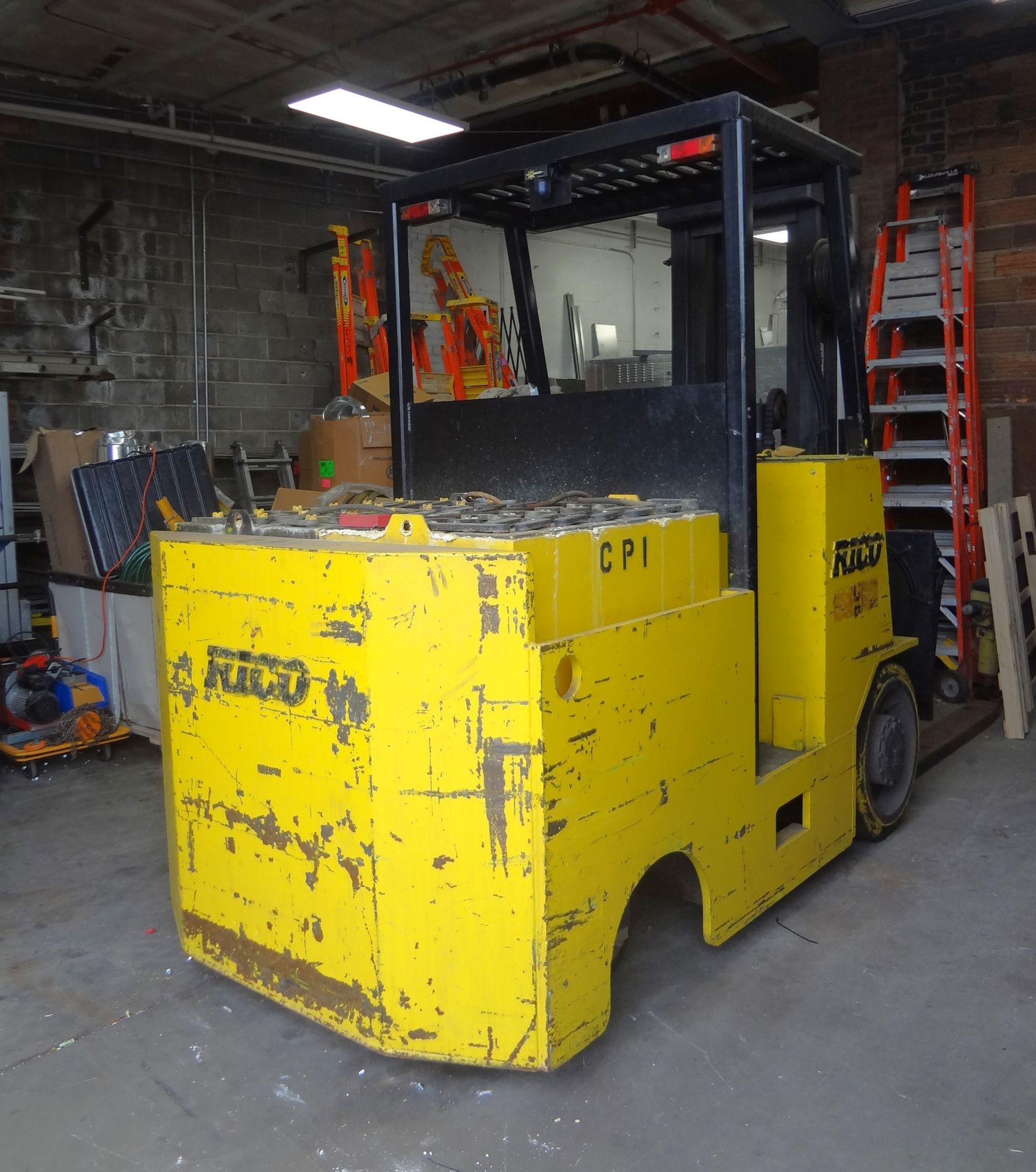 BPR / RICO MDL. S4200 15,000LB. ELECTRIC FORKLIFT TRUCK, W/ 72-VOLT, TRAVERSING FORKS, 60" FORKS, HA