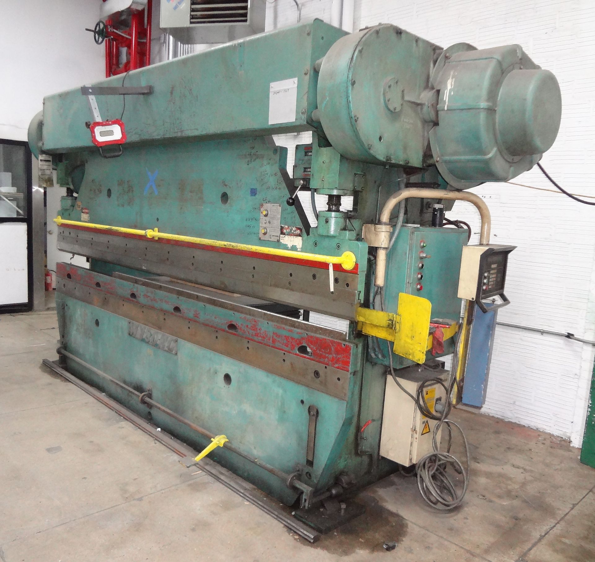 90 TON X 12' WYSONG MDL. 90-10 MECHANICAL PRESS BRAKE, 12' OVERALL, 10'6" BETWEEN HOUSING, MOTORIZED