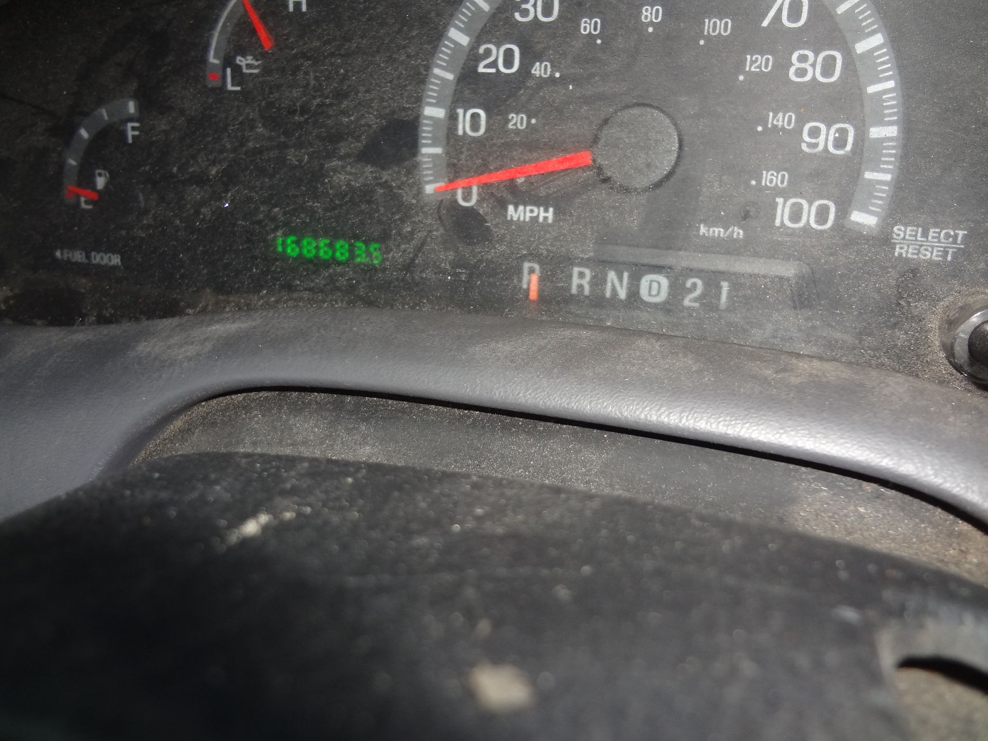 2001 FORD F-150XL 2-DOOR PICKUP TRUCK, APPROXIMATELY 169,000 MILES, VIN: 1FTZF172X1NB38572 - Image 6 of 12