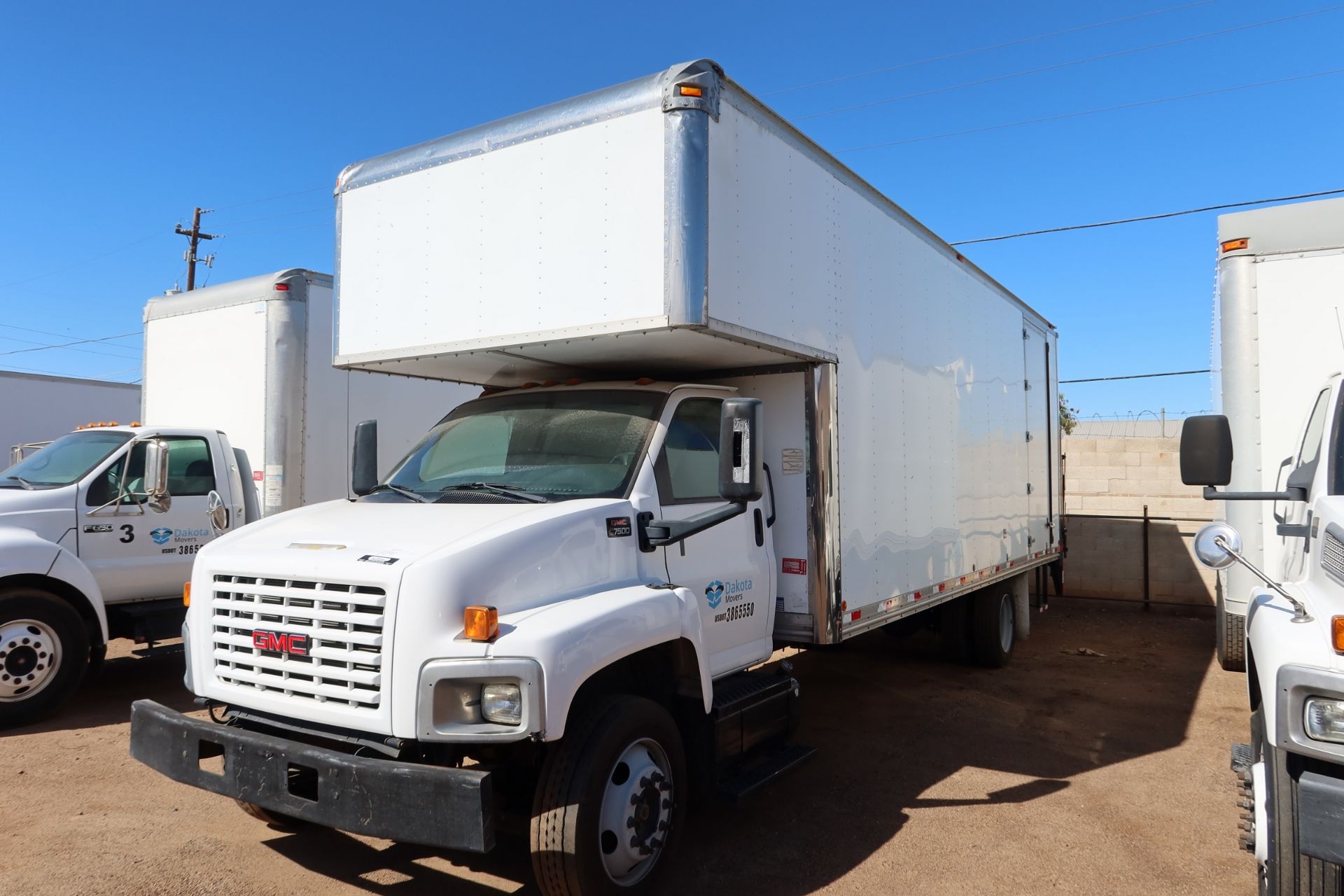 2004 GMC C7500 25' BOX TRUCK VIN. 1GD57B1C65F517183, MAXON LIFT GATE, CONTENTS INCLUDED. - Image 3 of 12