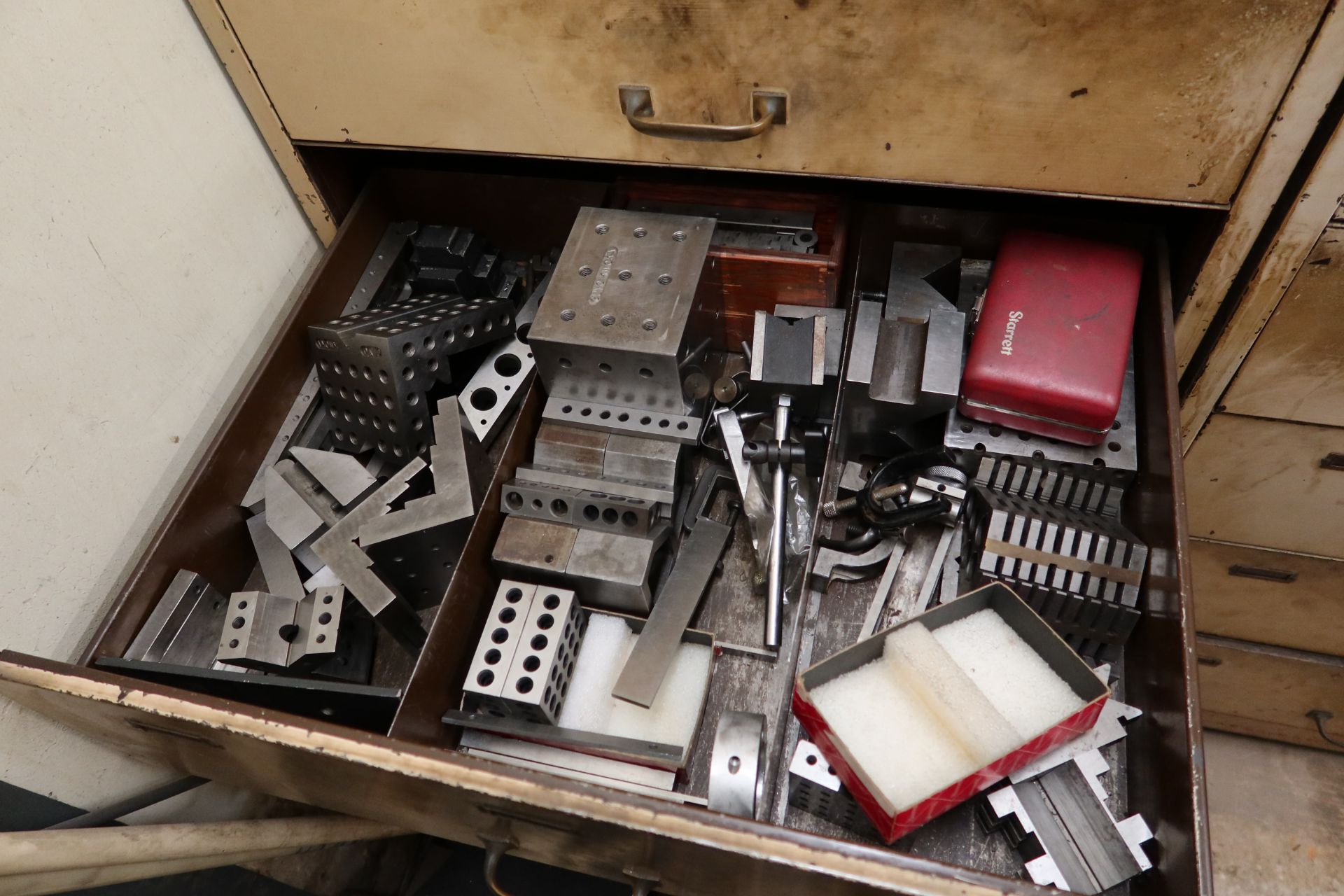 LOT 7 DRAWER TOOL CABINET W/ CONTENTS - Image 5 of 5