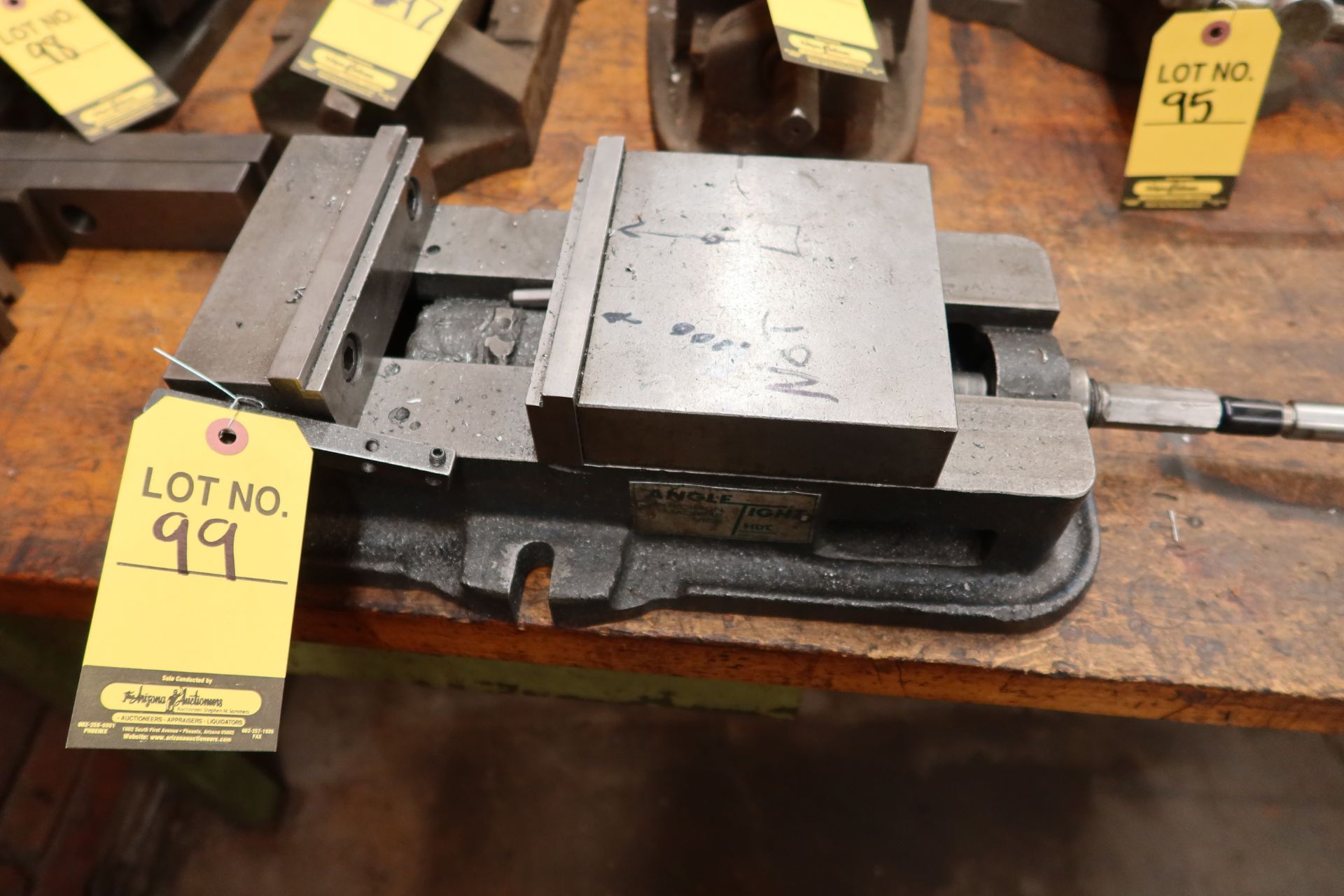 ANGLE TIGHT 6" MILL VISE