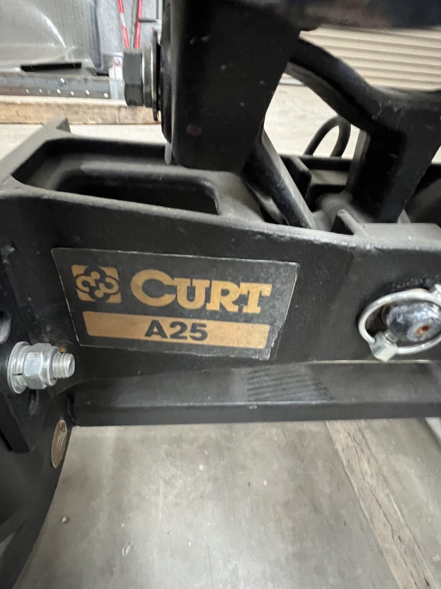 CURT A25 FIFTH WHEEL TRAILER HITCH (LOCATED IN N. PHOENIX, ADDRESS WILL BE PROVIDED TO THE WINNING - Image 3 of 3