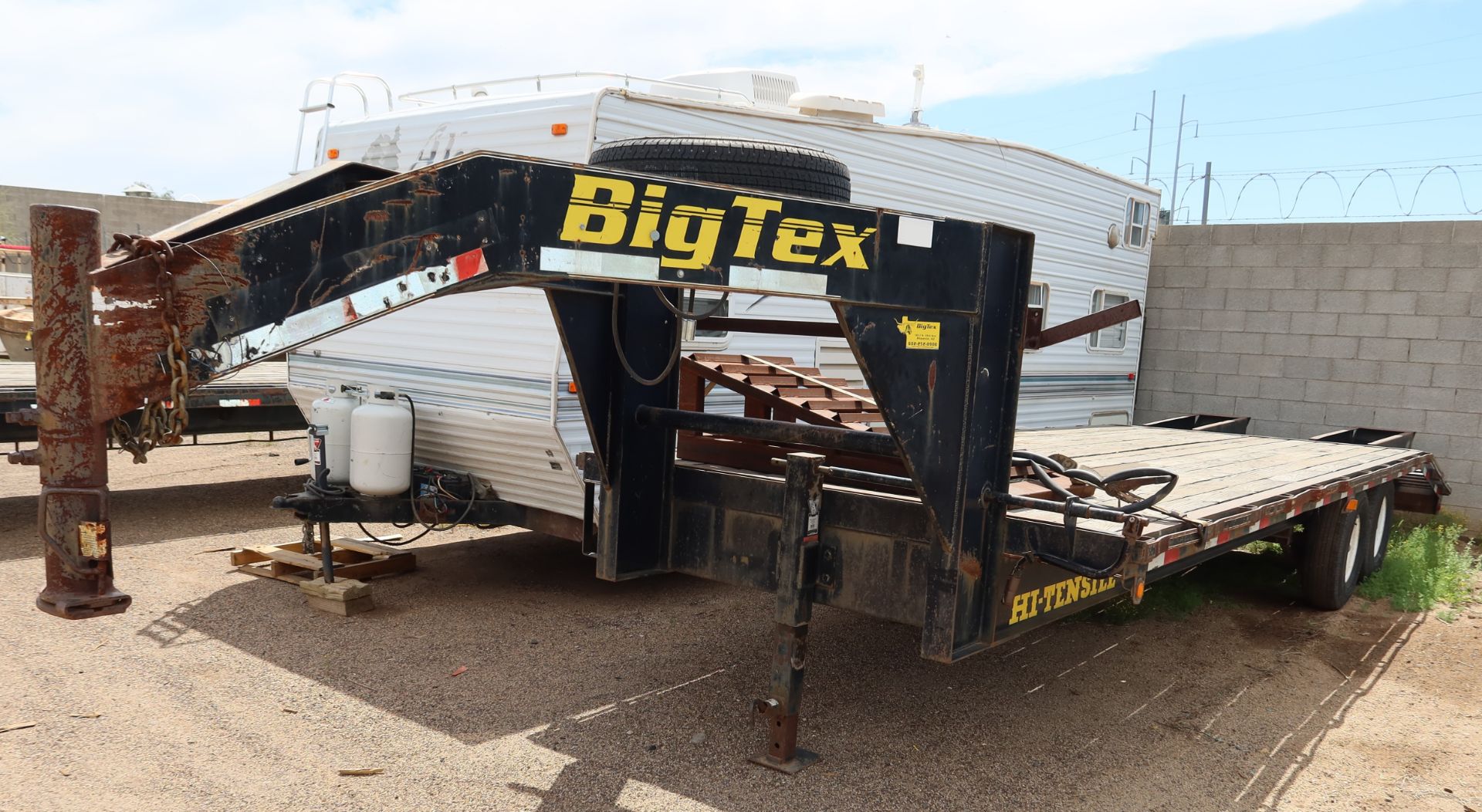 BIG TEX 24" 2-AXLE GOOSENECK DOVE TAIL TRAILER VIN. 16VGX202911338536 - Image 2 of 2