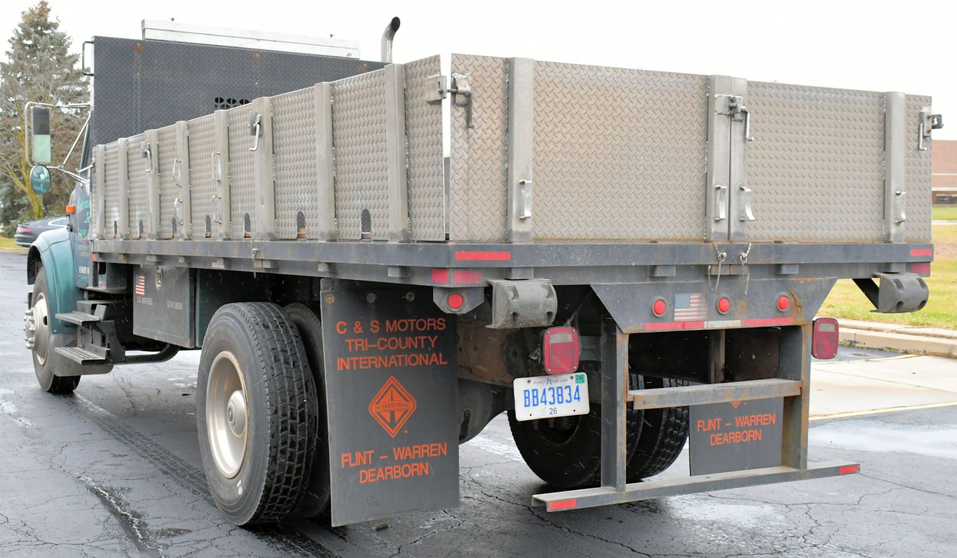 2000 Navistar International Model 4700, 4X2 188" Wheelbase Single Axle Dual Wheeled Flat Bed Stake - Image 3 of 12