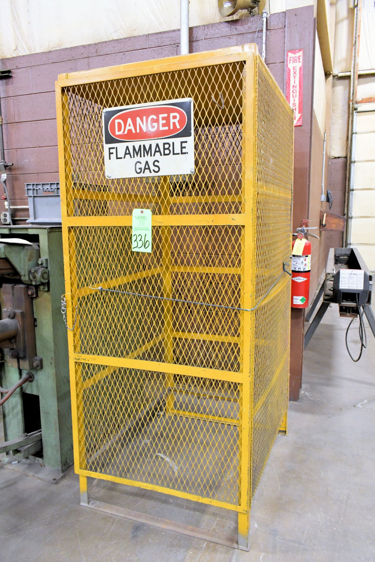 No Name Single Door Vertical Tall Cylinder Tank Cage