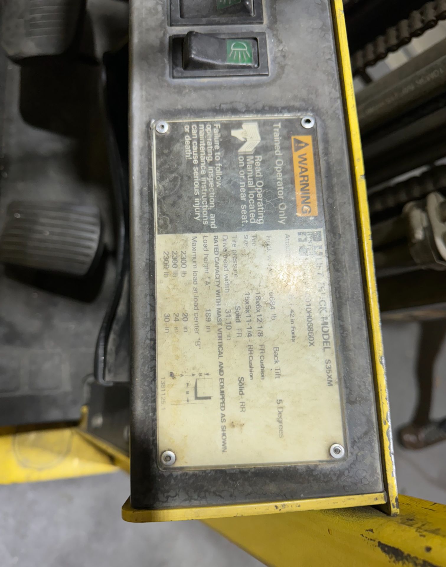 Hyster model S35 XM propane forklift 2300 LB capacity three stage - Image 4 of 7