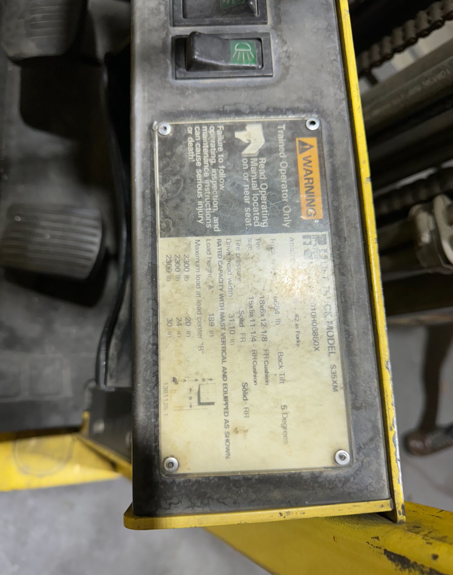 Hyster model S35 XM propane forklift 2300 LB capacity three stage - Image 5 of 7