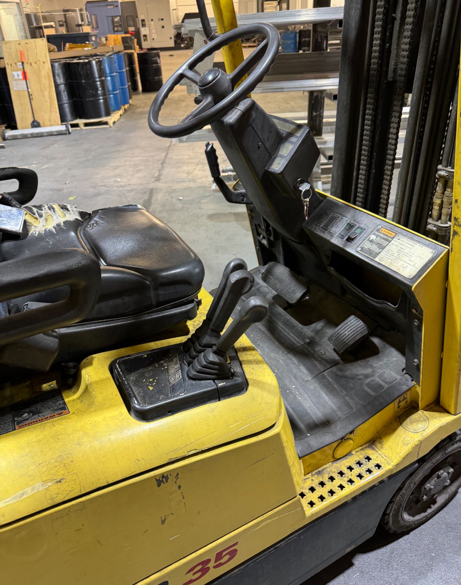 Hyster model S35 XM propane forklift 2300 LB capacity three stage - Image 7 of 7