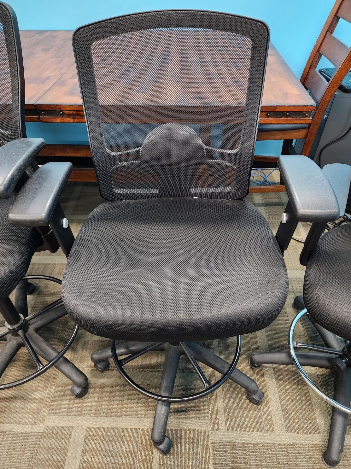 Lot of (4) Task Chairs: (3) Rolling & (1) Stationary - Image 4 of 5