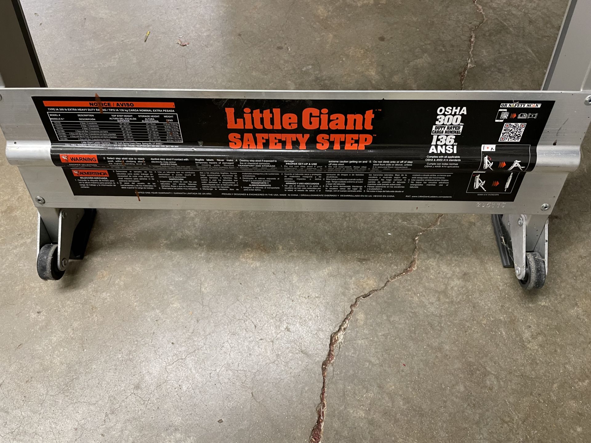 Little Giant Safety Step 4-Step Folding Ladder - Bild 2 aus 2