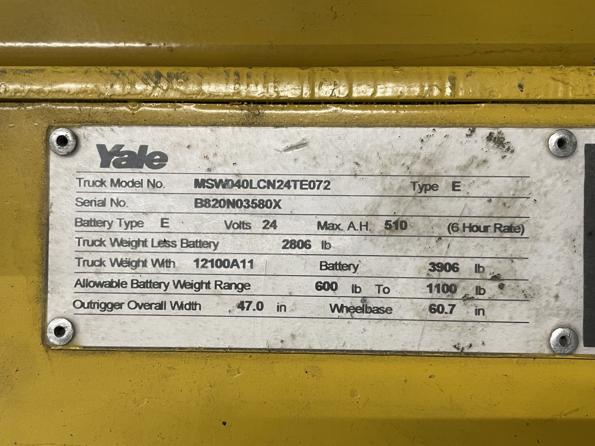 Yale Model MSW040LCN24TE072 Electric Pallet Jack, 24-Volt, 4,000-Lb Capacity, 6,835 Hours Showing, - Bild 2 aus 8