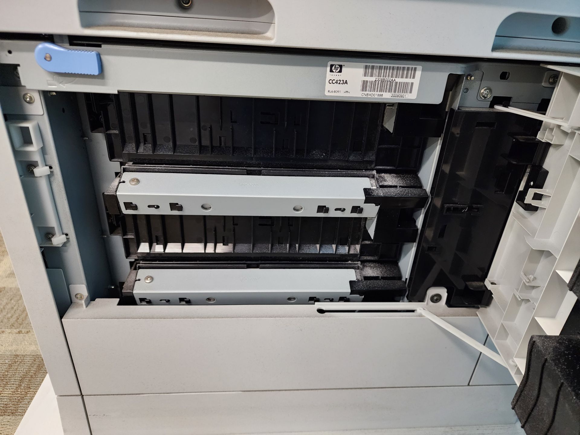 HP Color LaserJet CP4525 Printer w/4-Paper Drawers + Side Feed - Bild 12 aus 14
