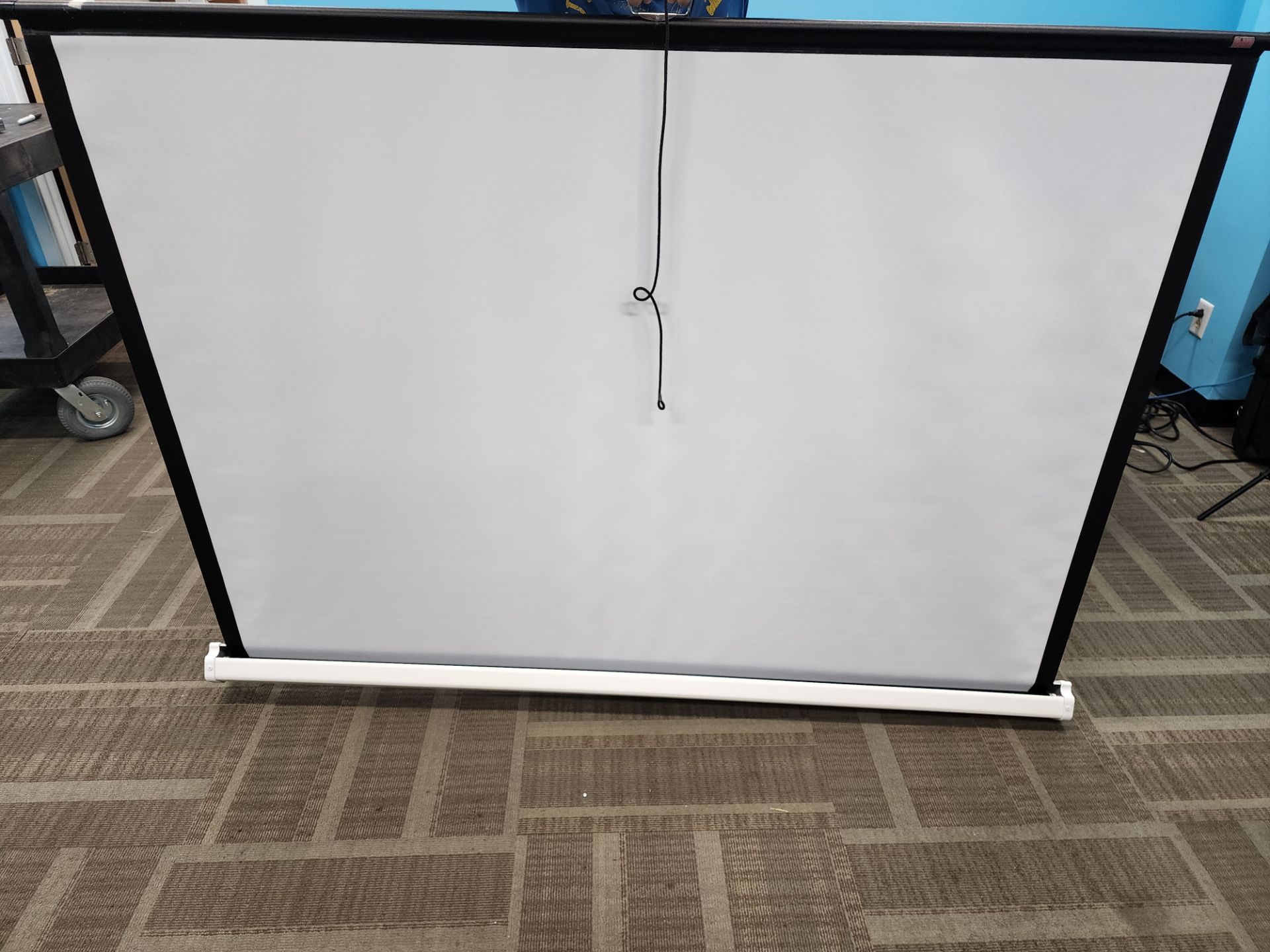 Draper Luma Manual Projector Screen, Max Image Width 96" Wide, Can be wall or ceiling mounted - Image 2 of 3