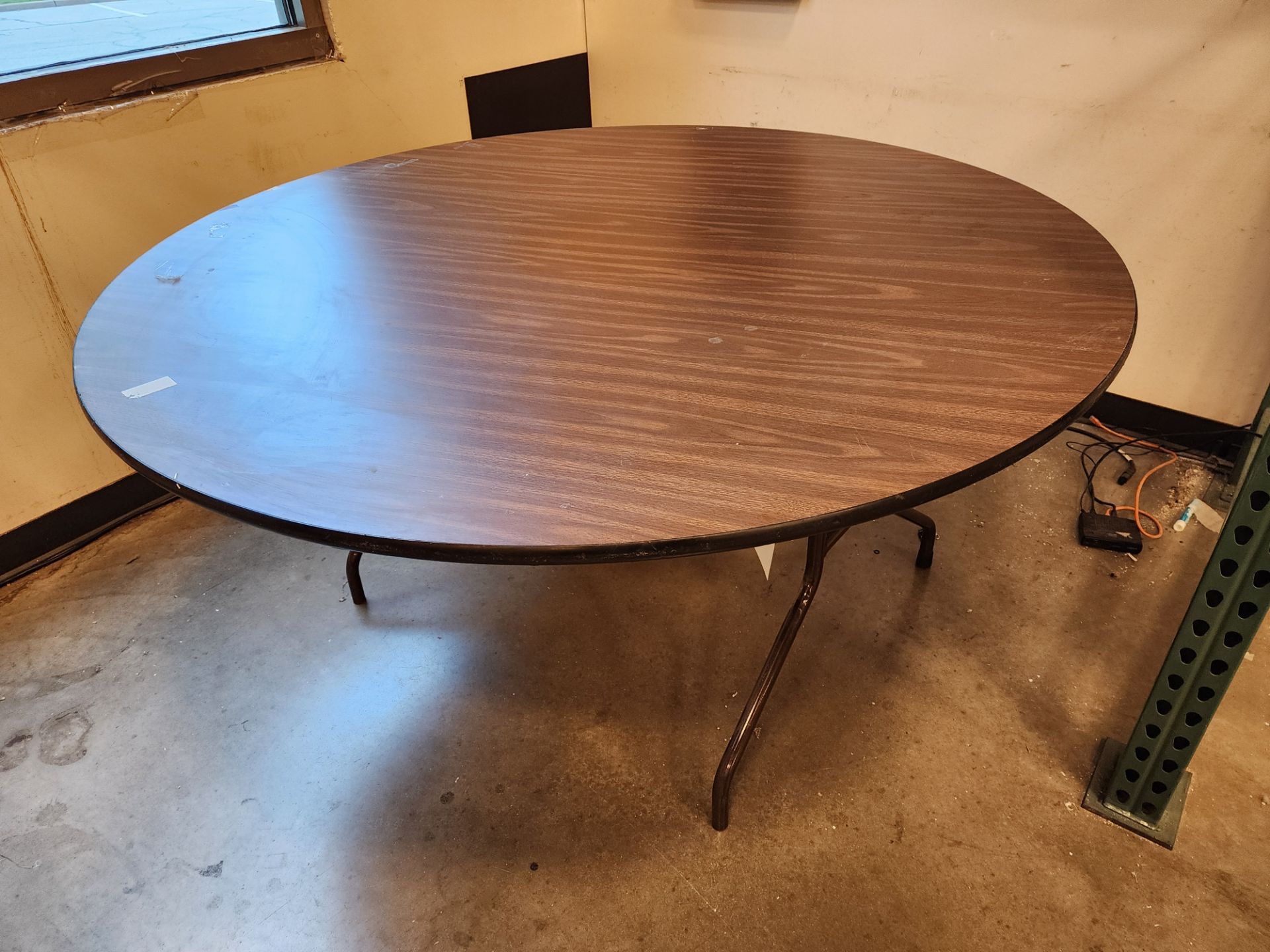 Round Folding Table - Image 4 of 4