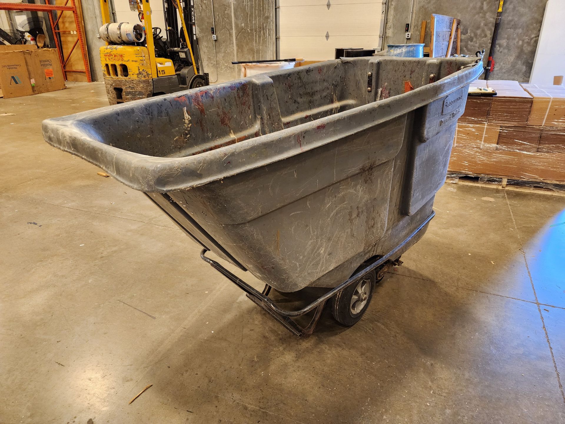 Rubbermaid Trash Cart - Image 2 of 5