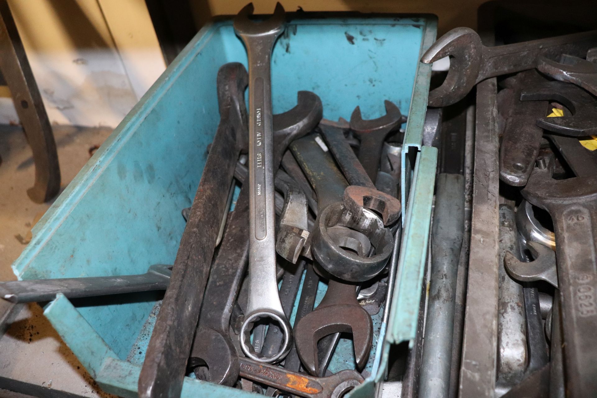 Box of various size wrenches, everything pictured - Image 3 of 3