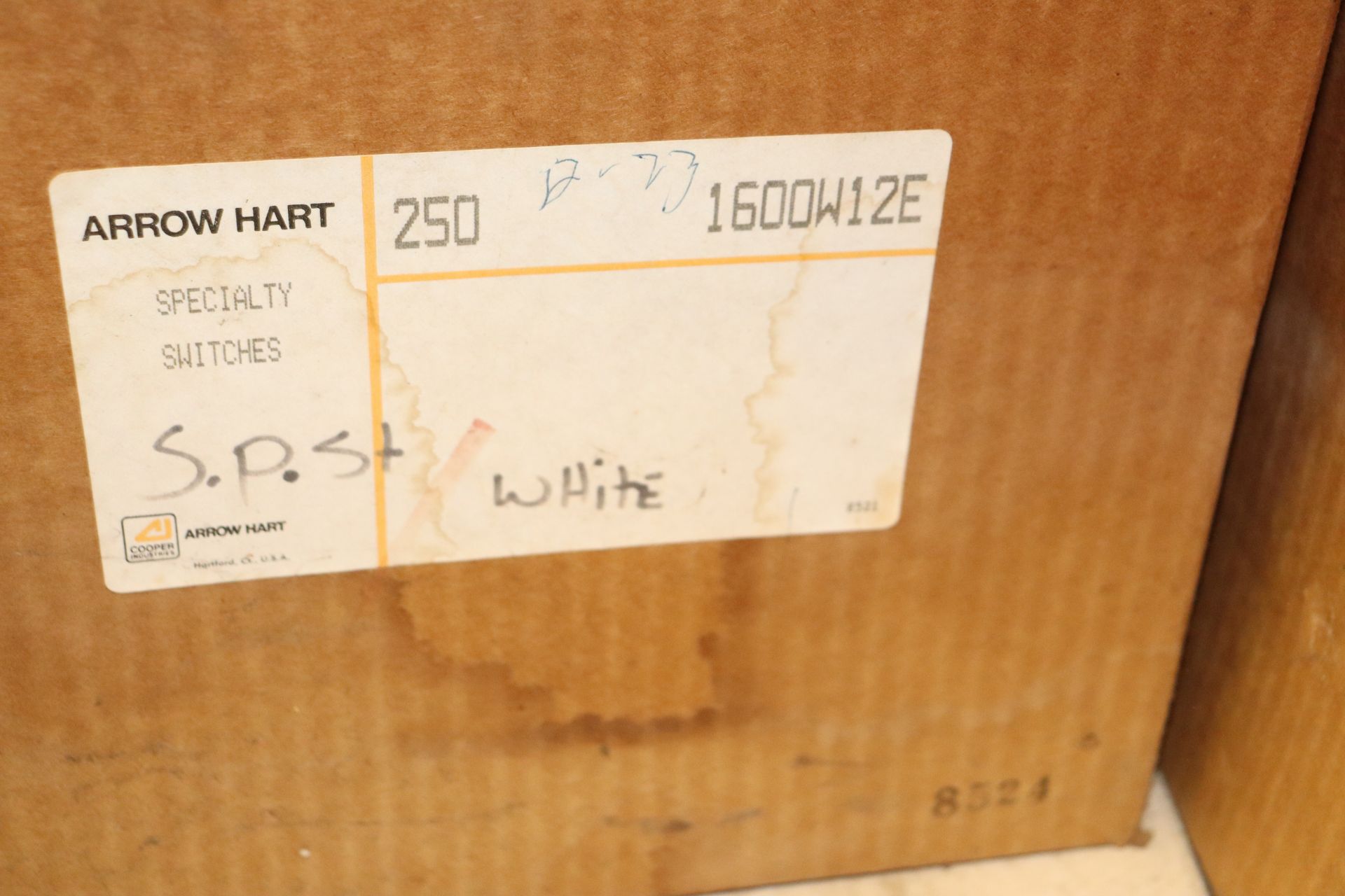 Three boxes of Arrow Hart specialty switches and one box of Heinemann circuit breakers, category X04 - Image 4 of 6