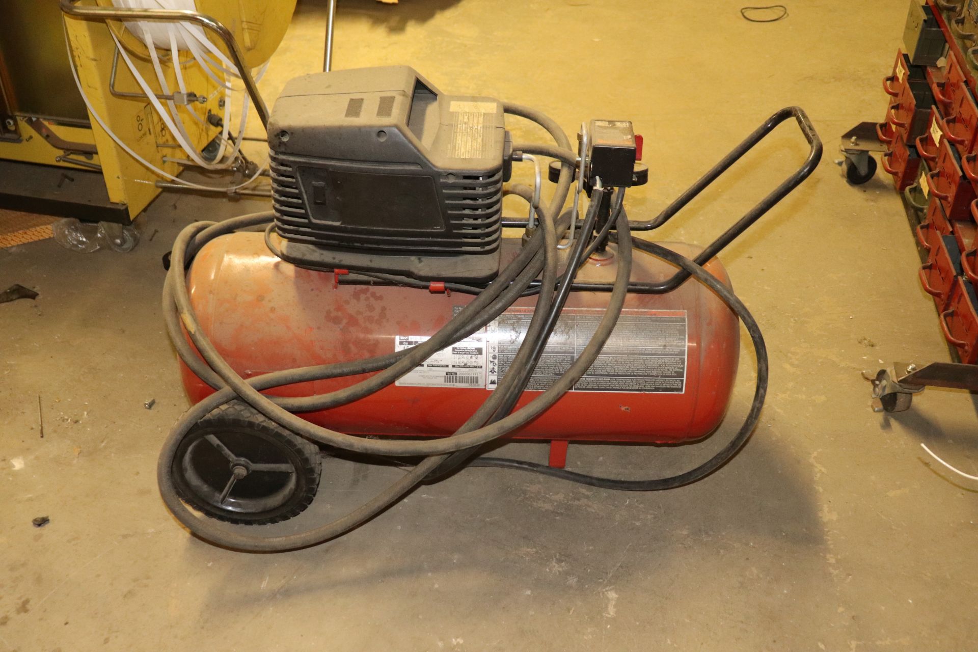 Craftsman 2hp 15-gallon single cylinder compressor - Image 2 of 3