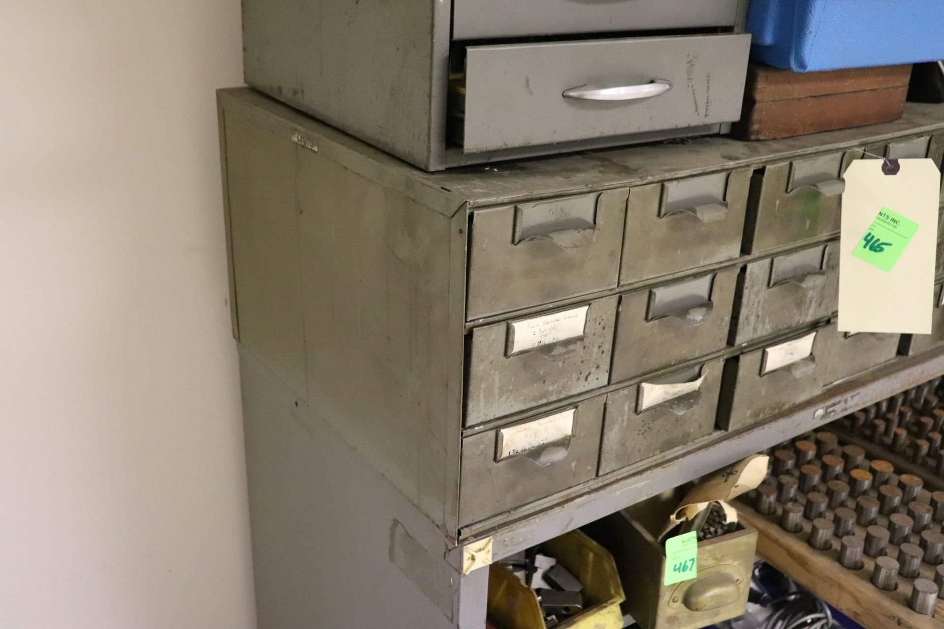 Metal parts bin, 18 drawers with contents, 34" x 17" x 10" - Image 2 of 5