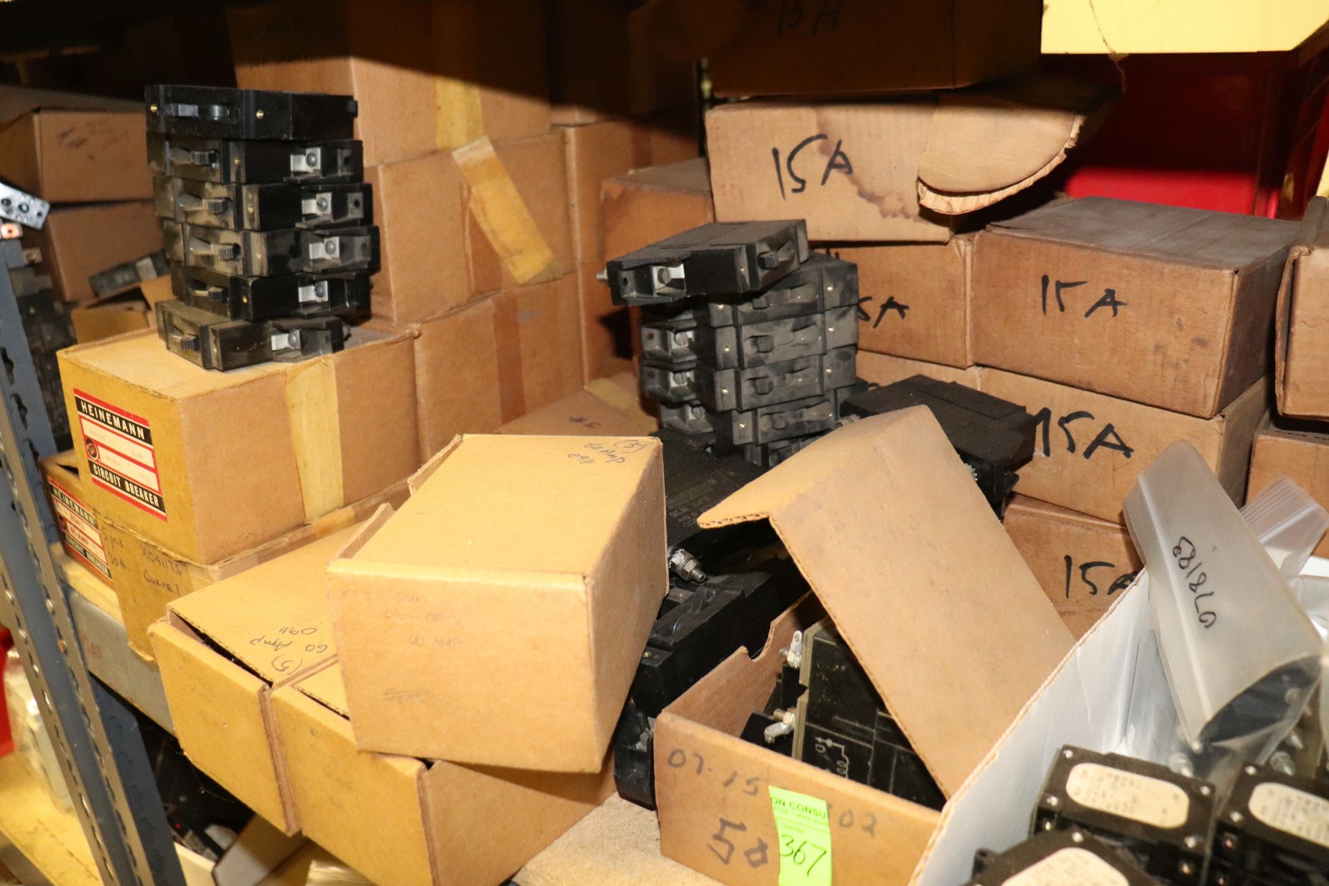 Shelf of miscellaneous circuit breakers, everything pictured - Image 5 of 5