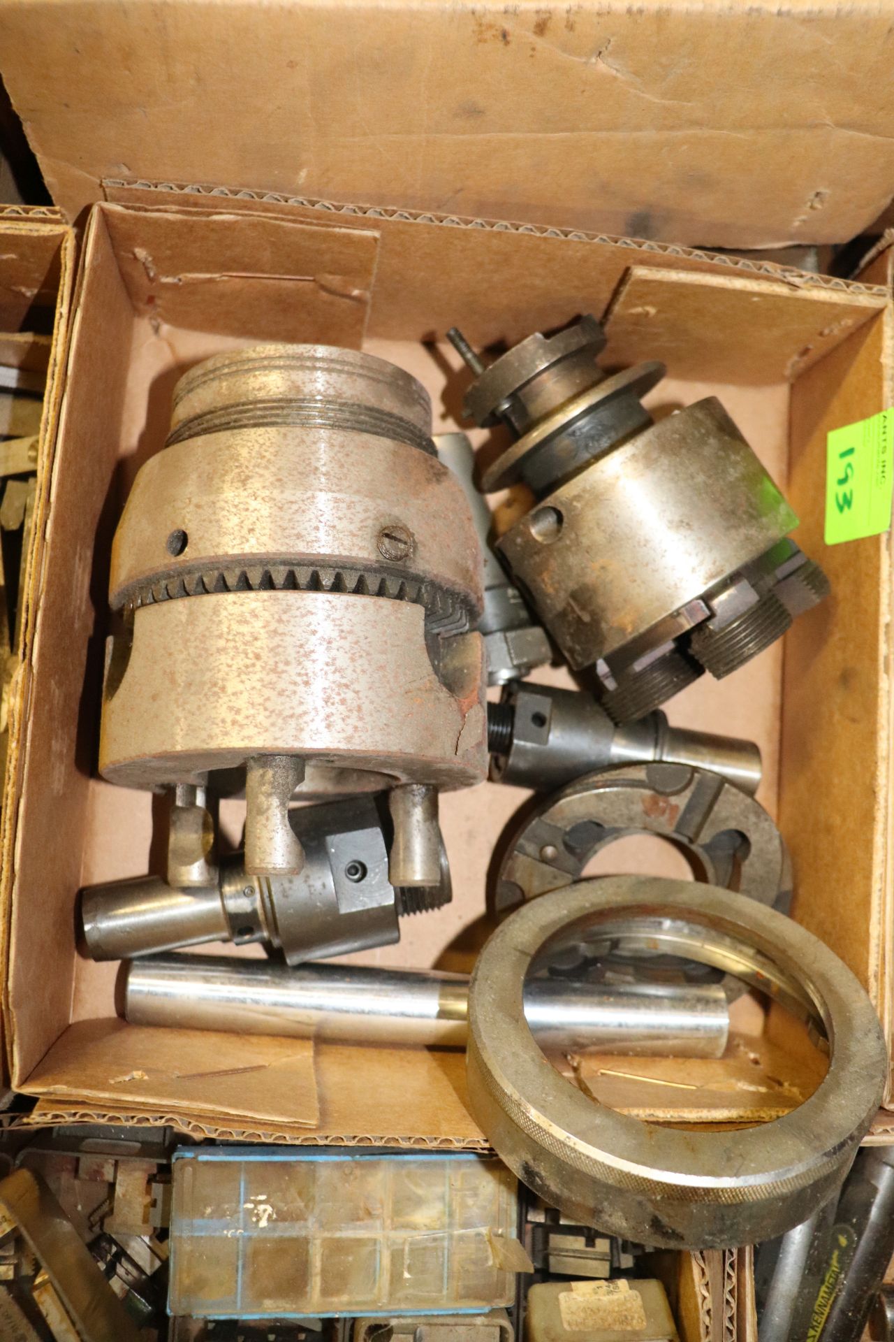 Box of adjustable index heads