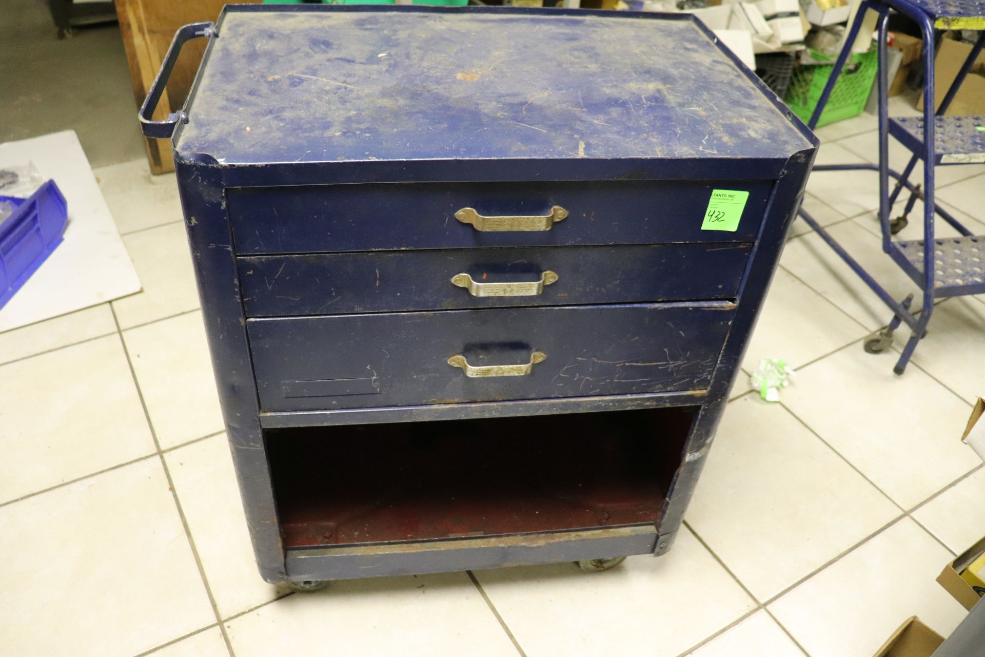 Rolling metal chest, drawers are stuck, 26" x 16" x 33"