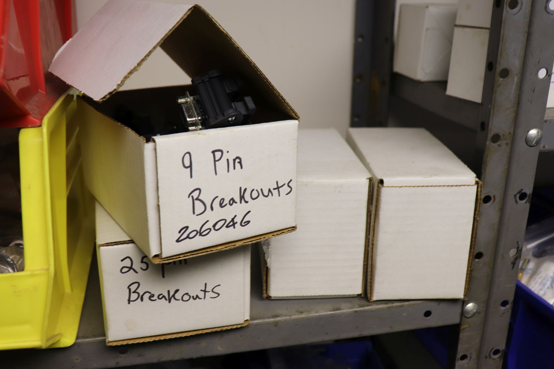 Bus fuse sockets, electrical connectors, 25 pin breakouts, and Mercoid mercury switches - Image 10 of 12