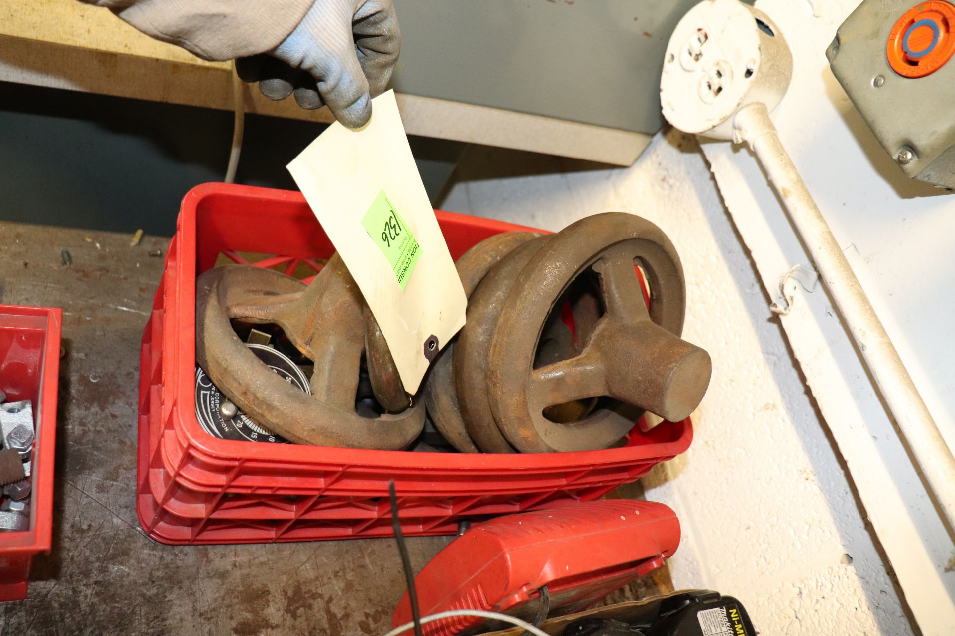 One bin of control turning wheels and industrial timer