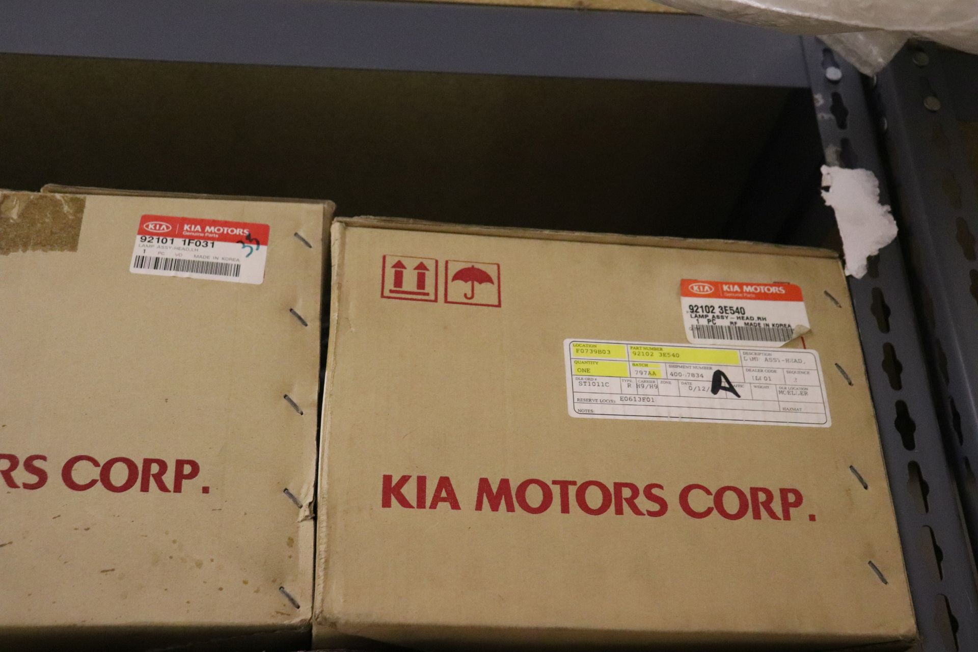 Miscellaneous genuine Kia accessories, everything pictured - Image 11 of 17