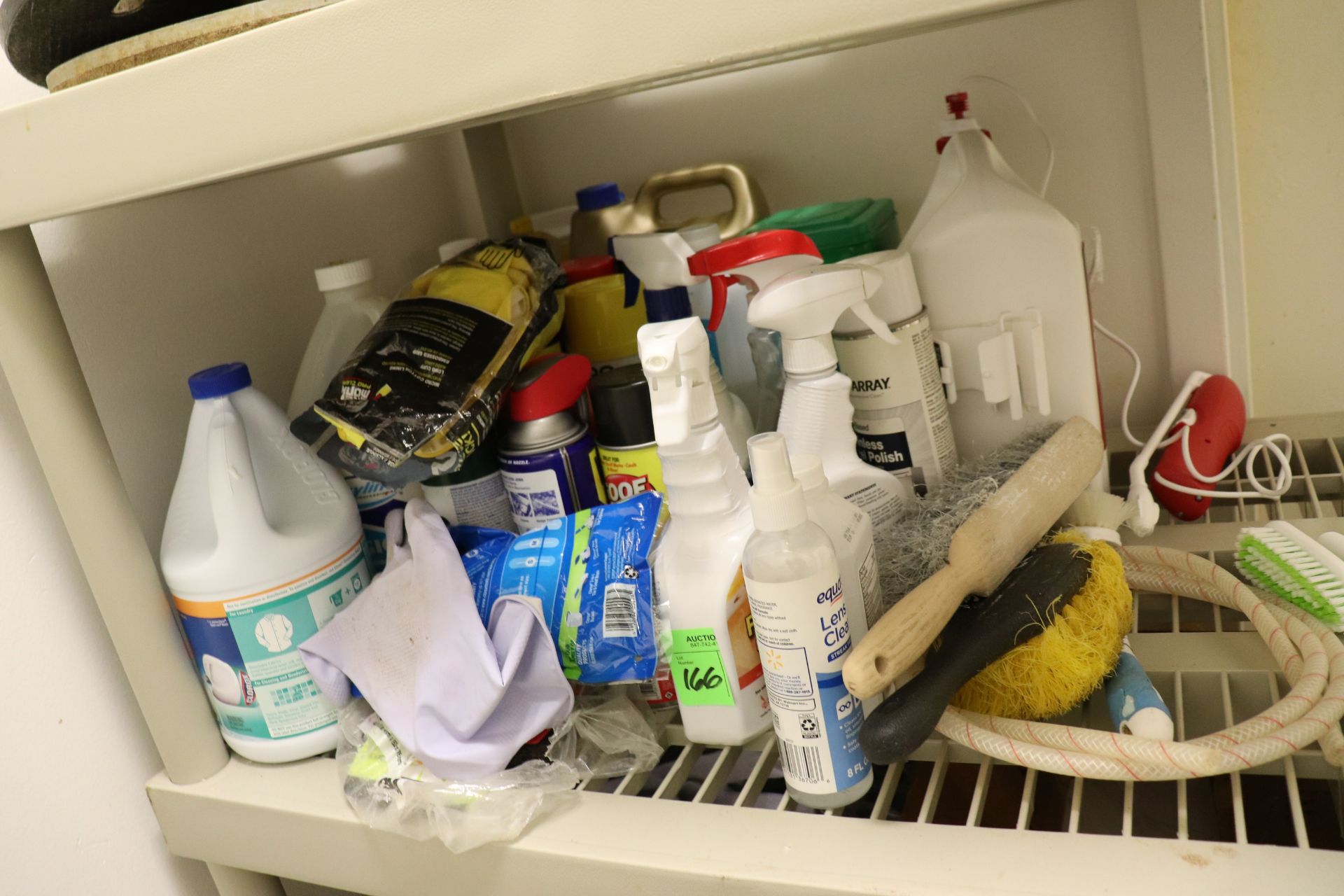 Miscellaneous cleaning supplies