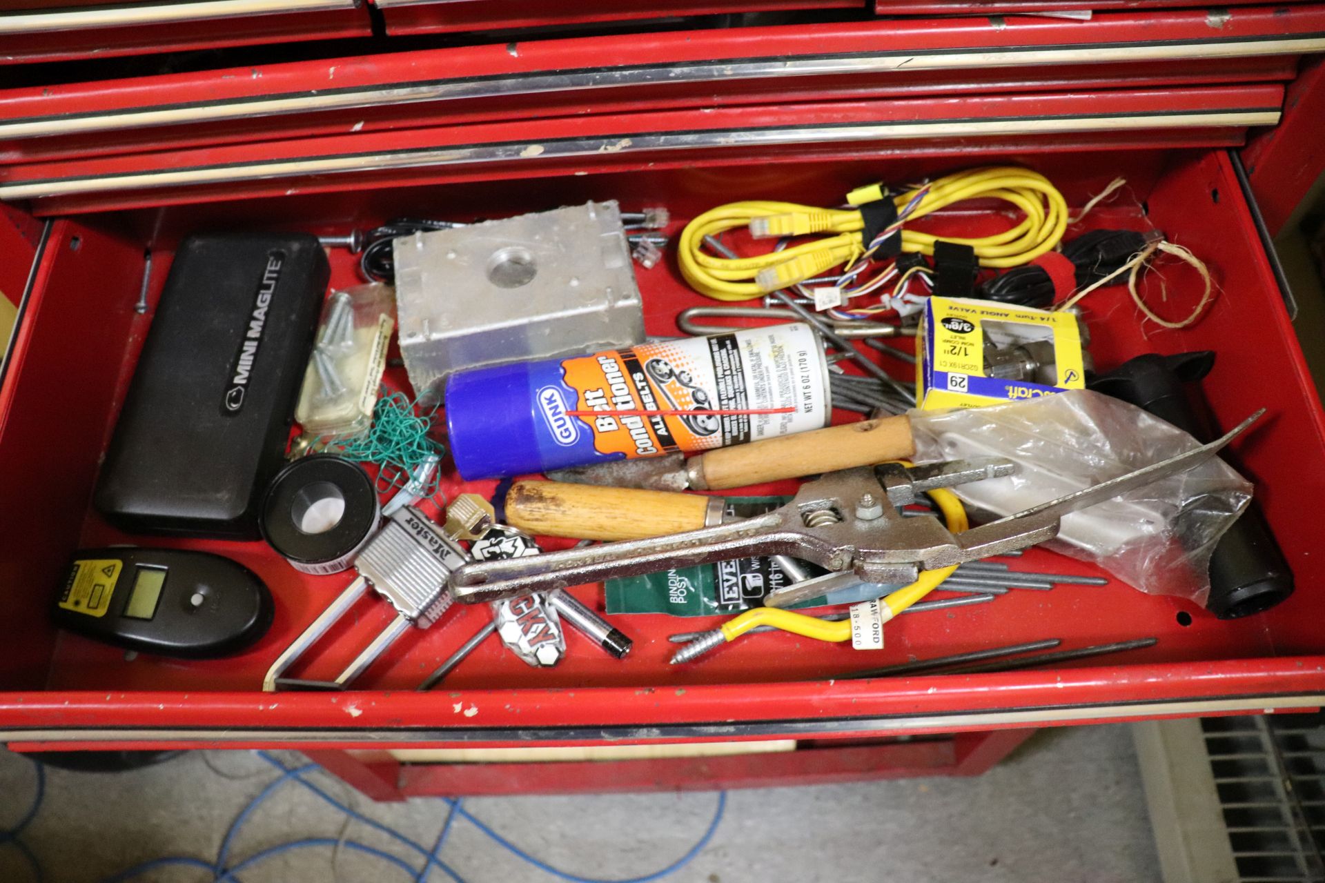 Stacked on tool chest and contents - Image 5 of 8