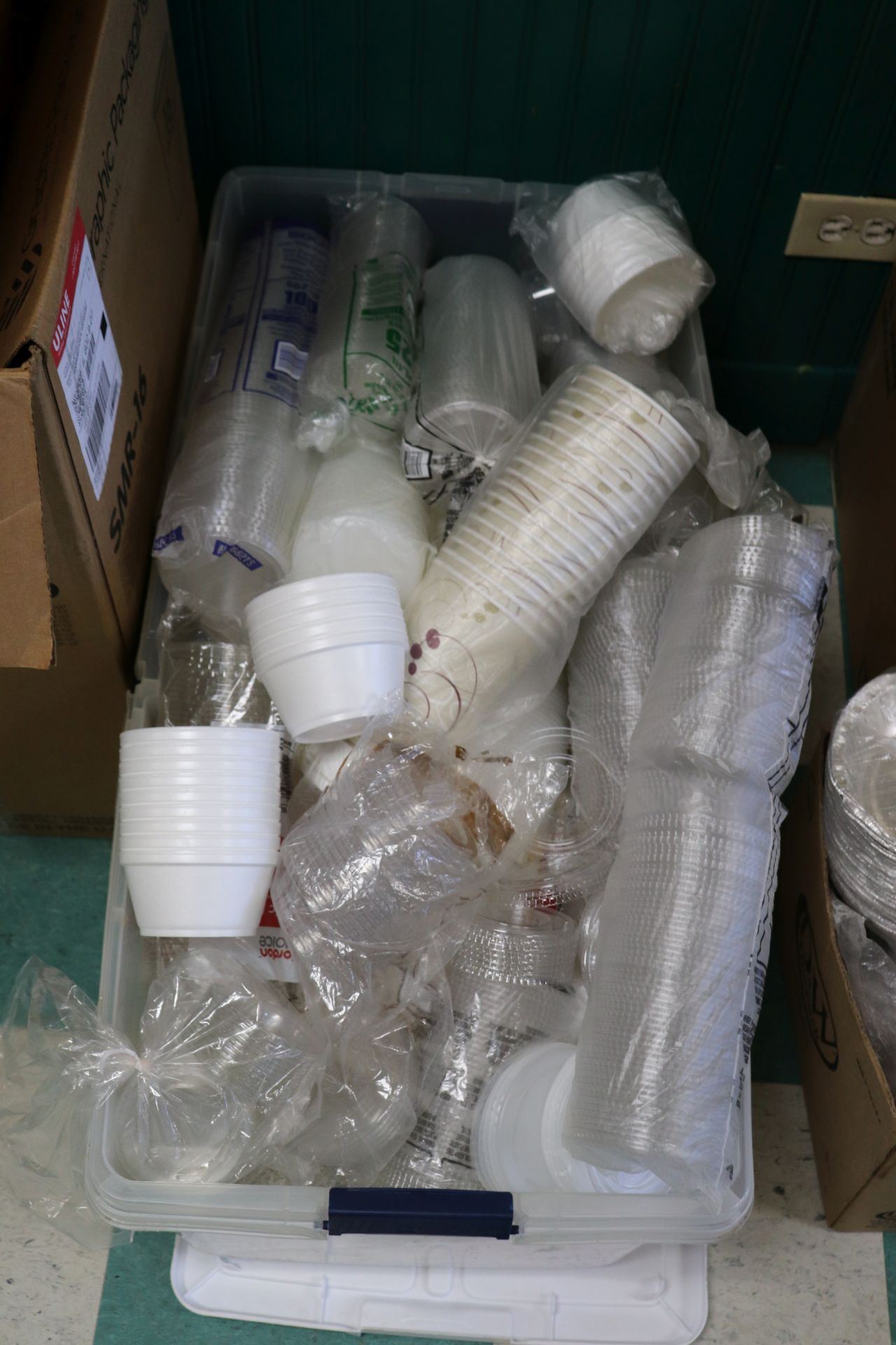 Disposable cups and leads - Image 7 of 7