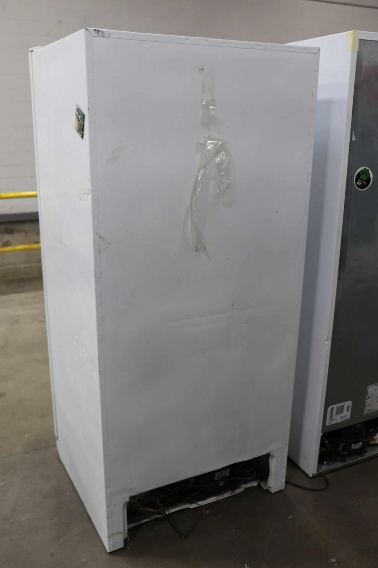 Frigidaire Freezer, Model FFU2064DW3, Serial WB53514816, Height 70", Width 32", Depth 28" - Image 3 of 4
