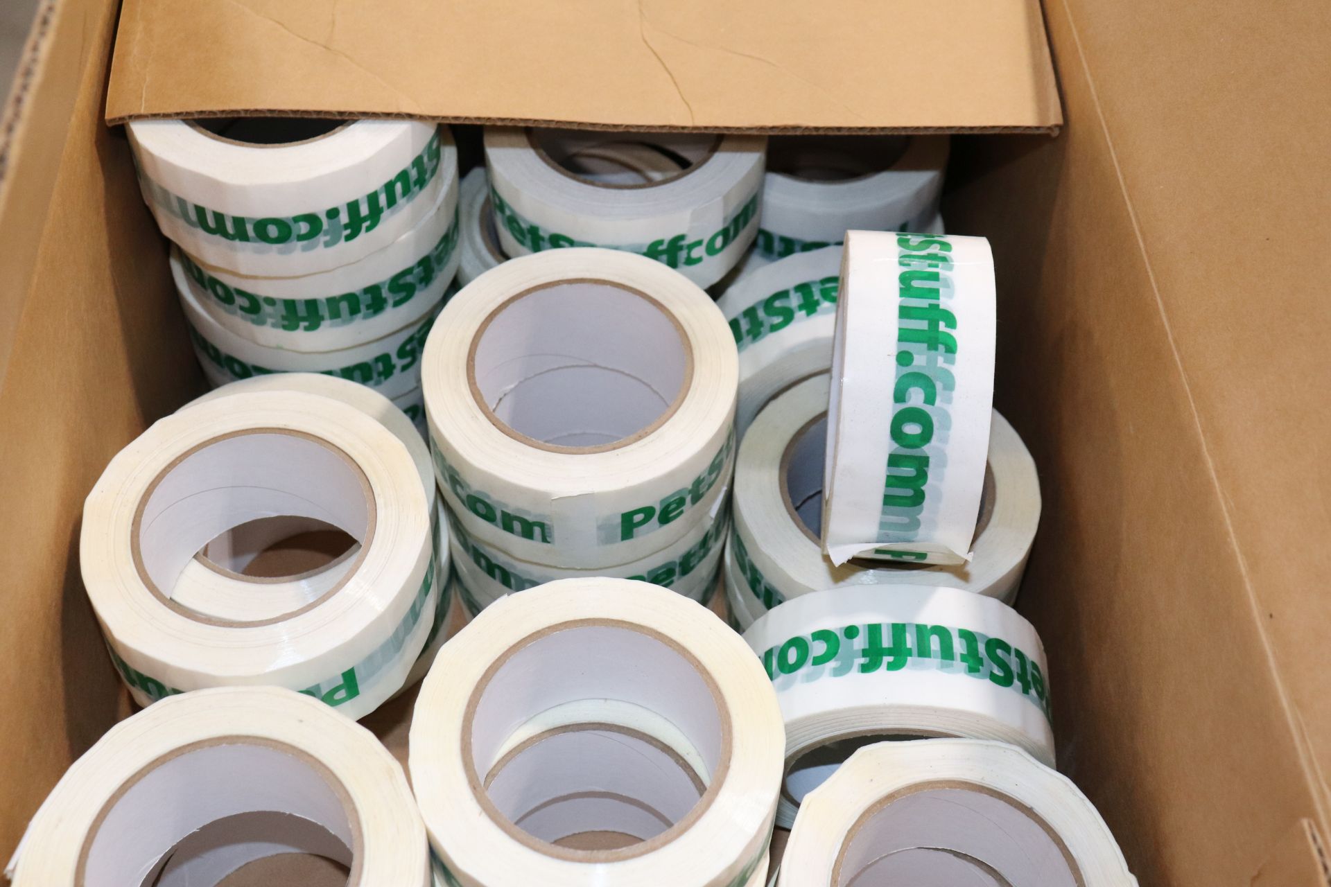 One box of Pet Stuff branded packing tape and window curtains - Image 3 of 3