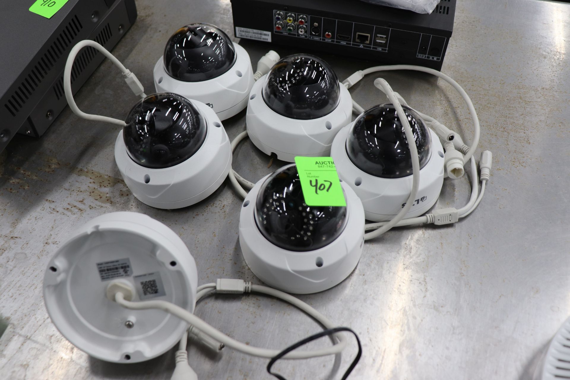 Six security cameras, model CMIP7442W-28M